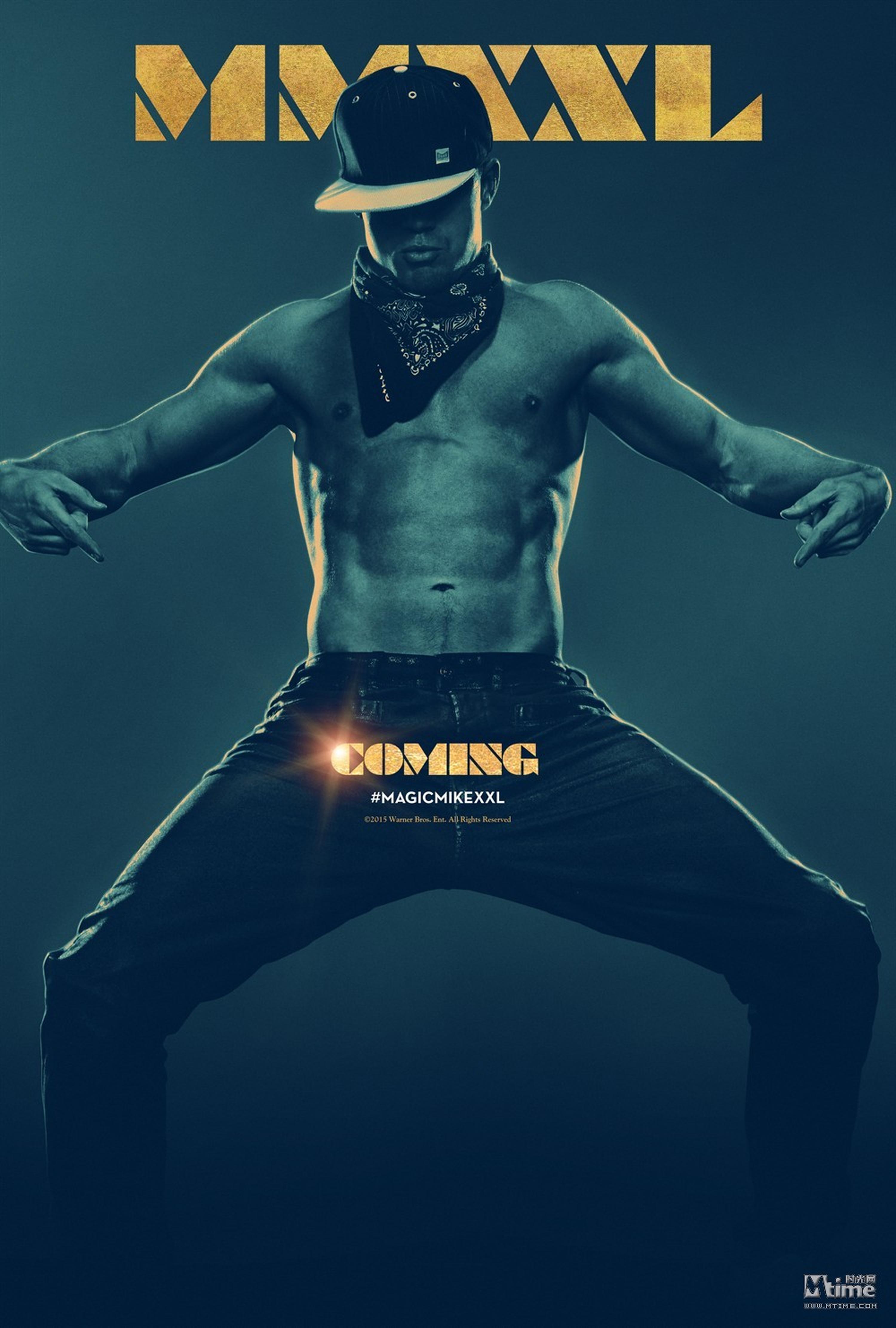 《魔力麦克2》（2015）影片讲述的是脱衣舞男的故事，各种肌肉裸男在银幕上大秀性感。海报上除了香艳的男主角查宁·塔图姆外，和《泰迪熊2》一样用了“come”一词来双关性暗示，同时，这个单词还刚好印在了塔图姆的裆部，用意明显。