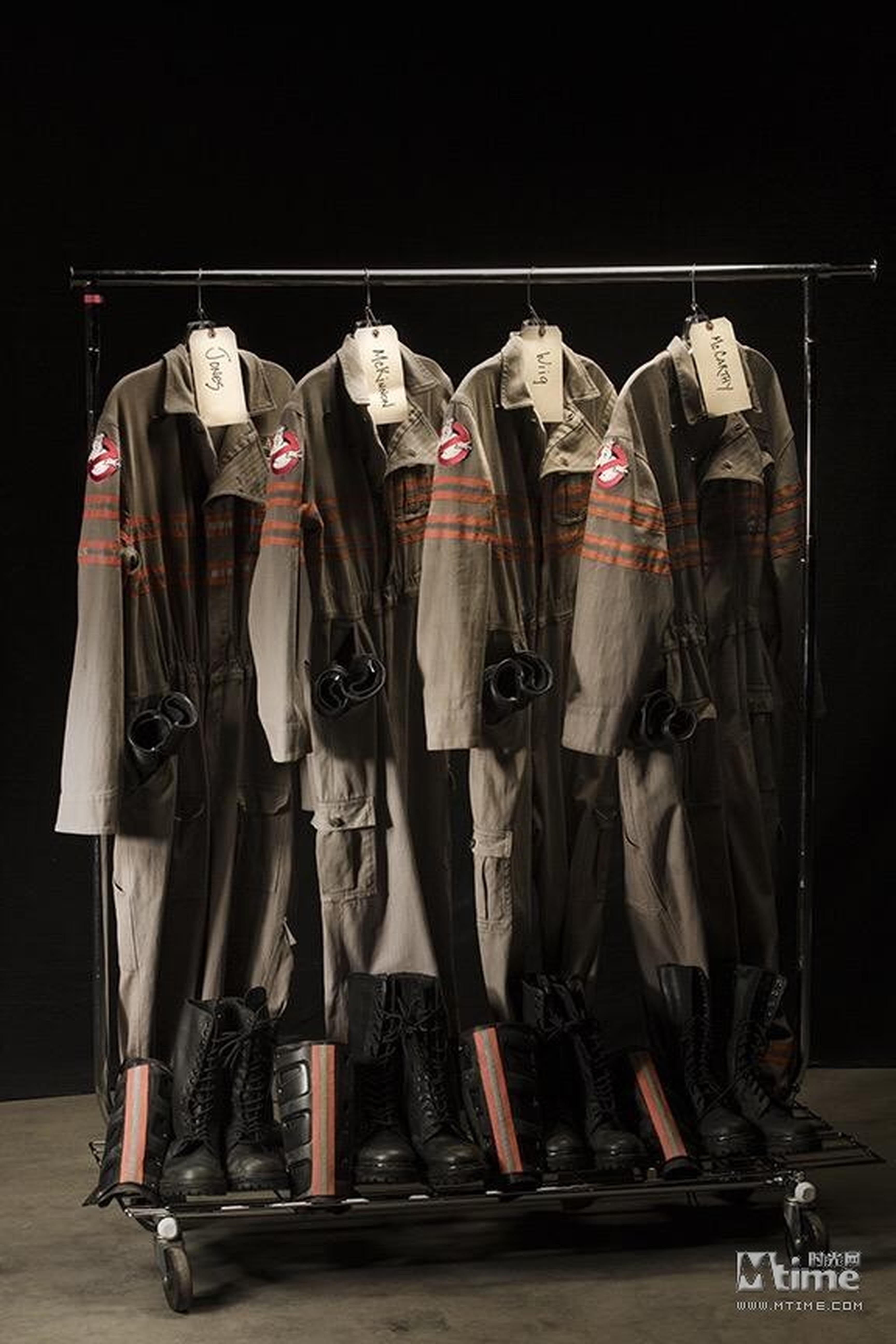 新版制服和老版制服一模一样