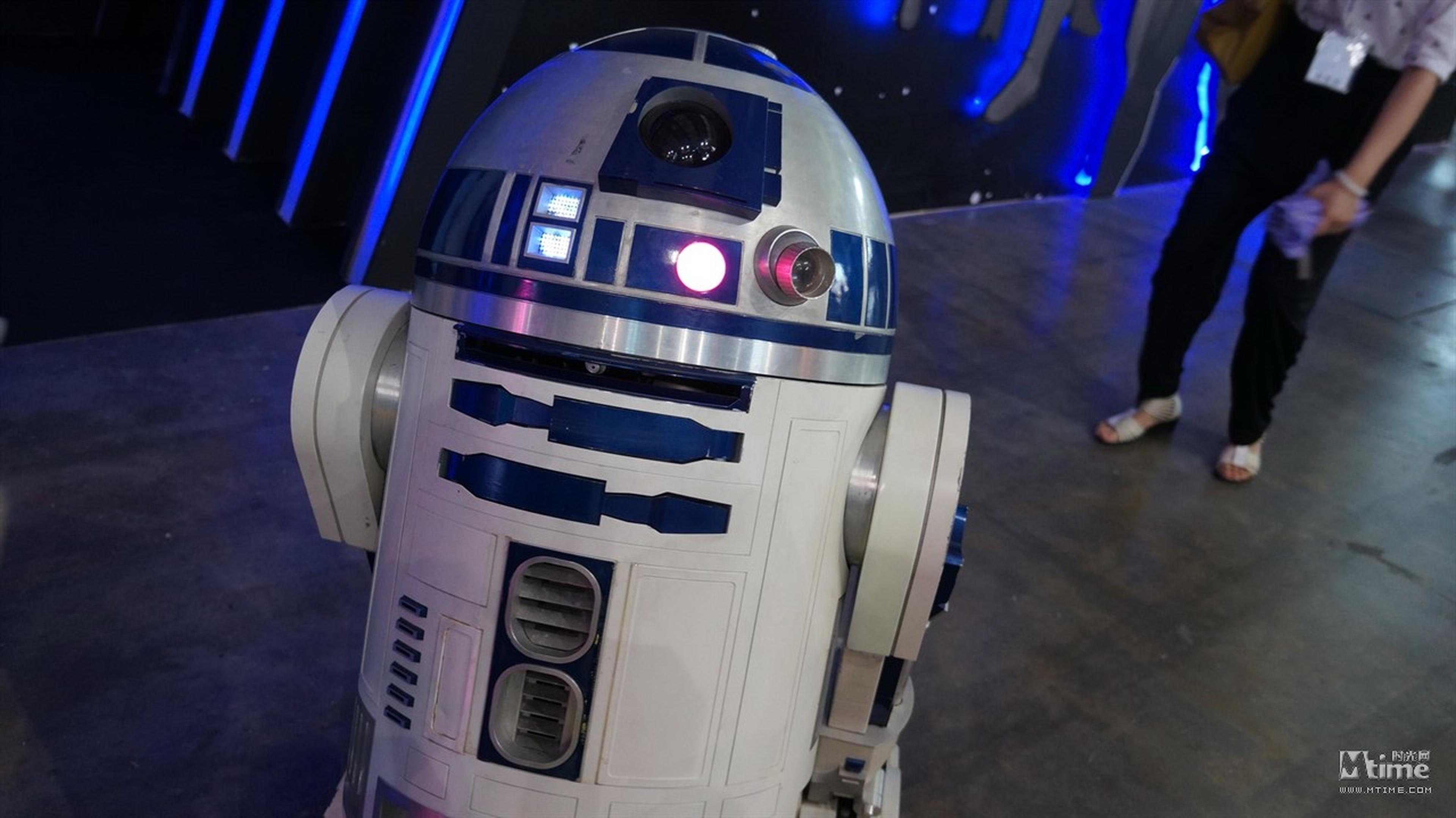 展会惊现原比例机器人R2-D2