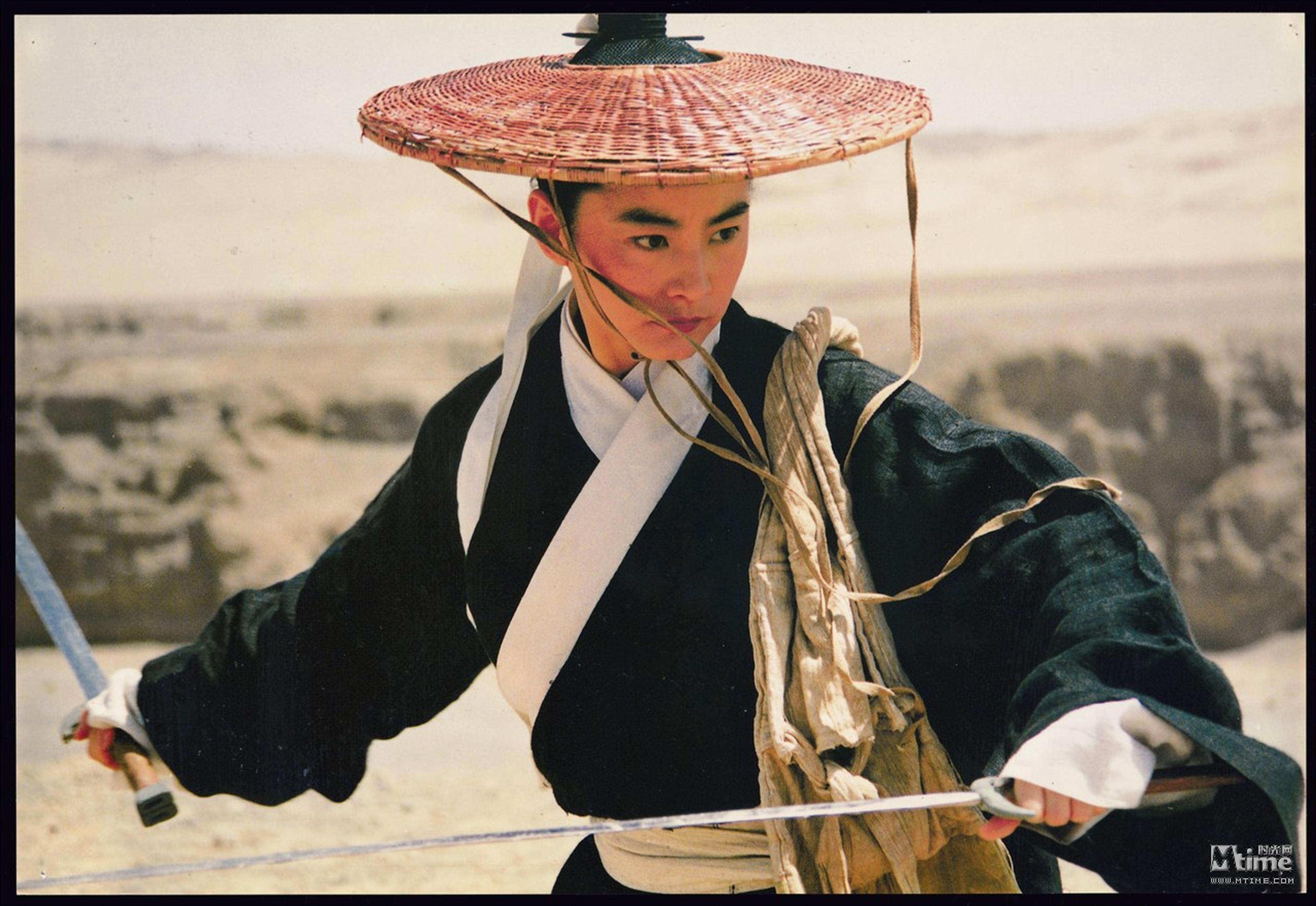 林青霞饰演邱莫言，1992年《新龙门客栈》。林青霞演了那么多古装武侠片，但每个角色都有那么大的不同特点，这样出色的女演员，很难再有。