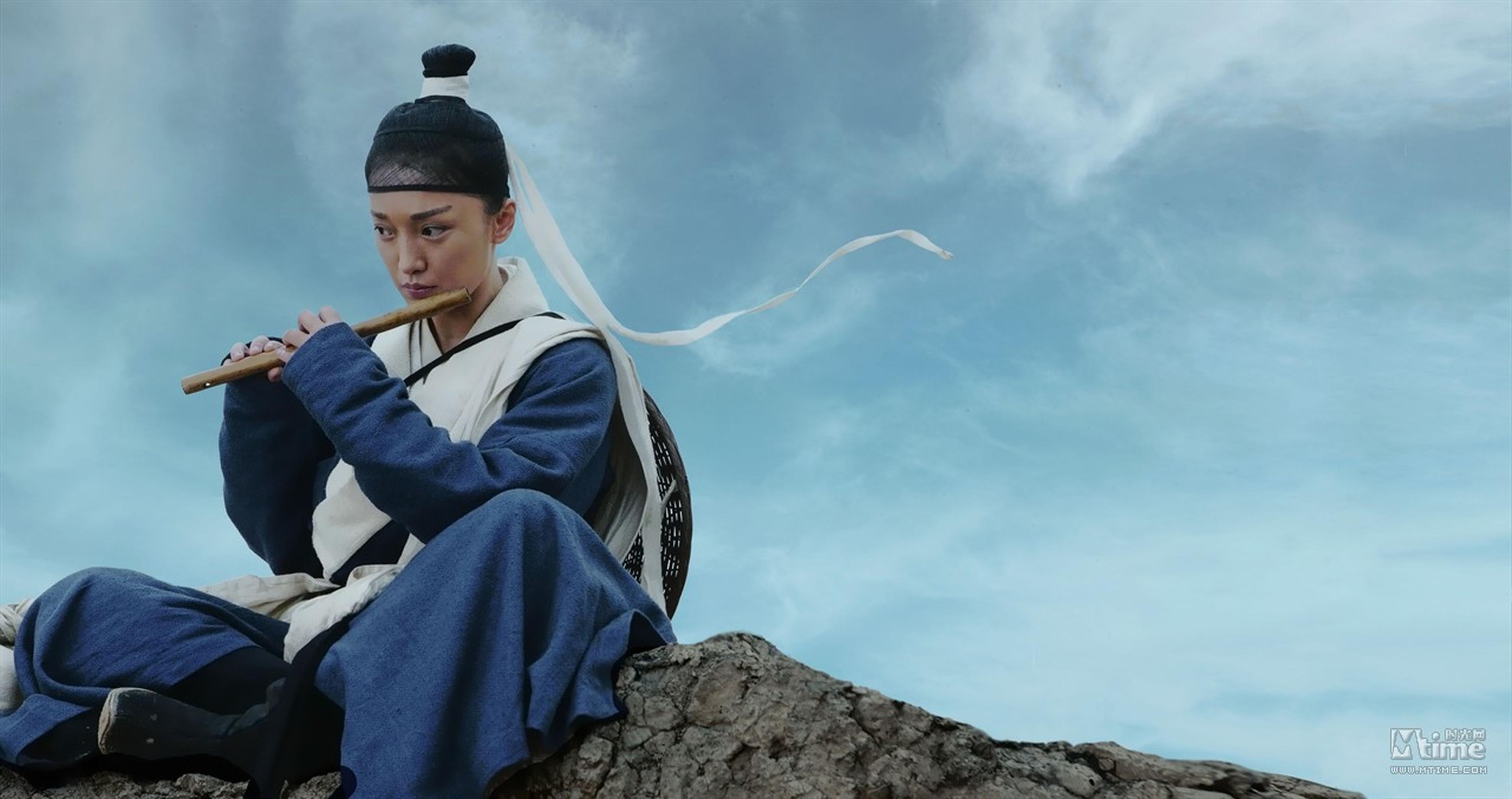 周迅饰演凌雁秋，2011《龙门飞甲》，这是《新龙门客栈》的续集，不过主角的名字都换掉了，可能是涉及一定的版权问题。这还是徐克首部公映的3D武侠片，虽然难复当年的辉煌，但周迅的古装扮相也着实令人叫绝。