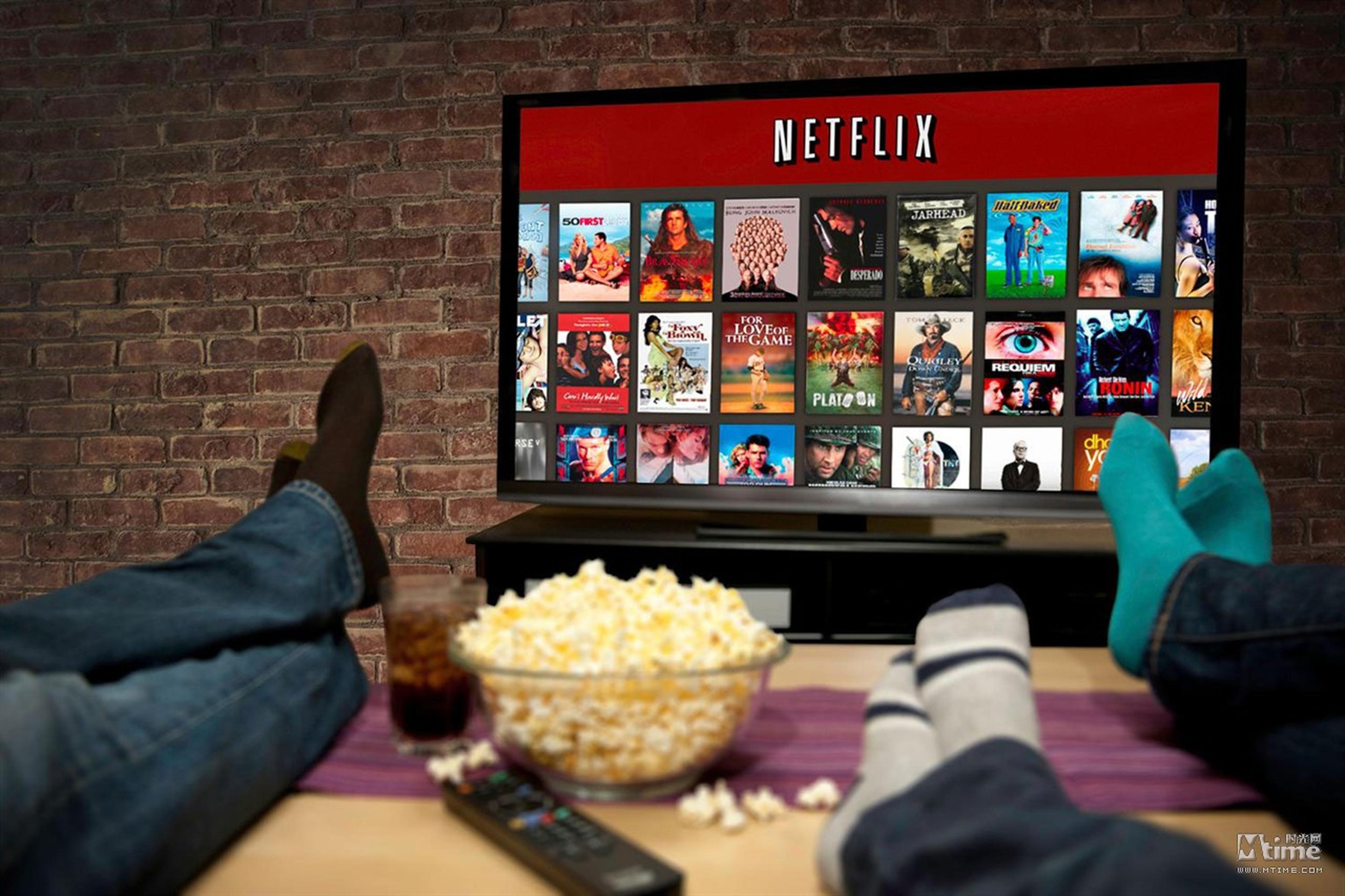 弹:Netflix——“我的电视从来不连接我的电脑,”昆汀解释说,“我明白这或许只是时代的产物,但是并不代表我对这些现象没有感到悲哀。当我知道有人在手机上看我的电影,我会感到沮丧…我甚至无法忍受用笔记本电脑看电影。”