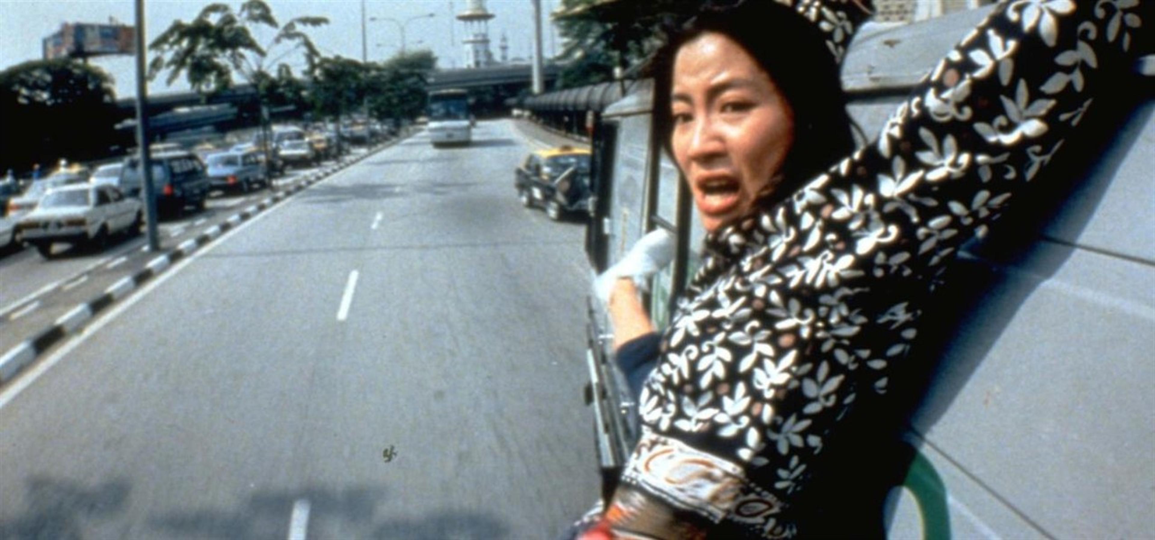 《警察故事III超级警察》(1992) – 在本片中，杨紫琼从自己和成龙所骑的摩托车上跳上了一辆行驶中的火车，但在拍摄这个动作的两周前，她才开始学着骑摩托车。但是她成功了，不仅救了她自己和成龙的性命，还为该系列赢得了拍摄下一部的机会。