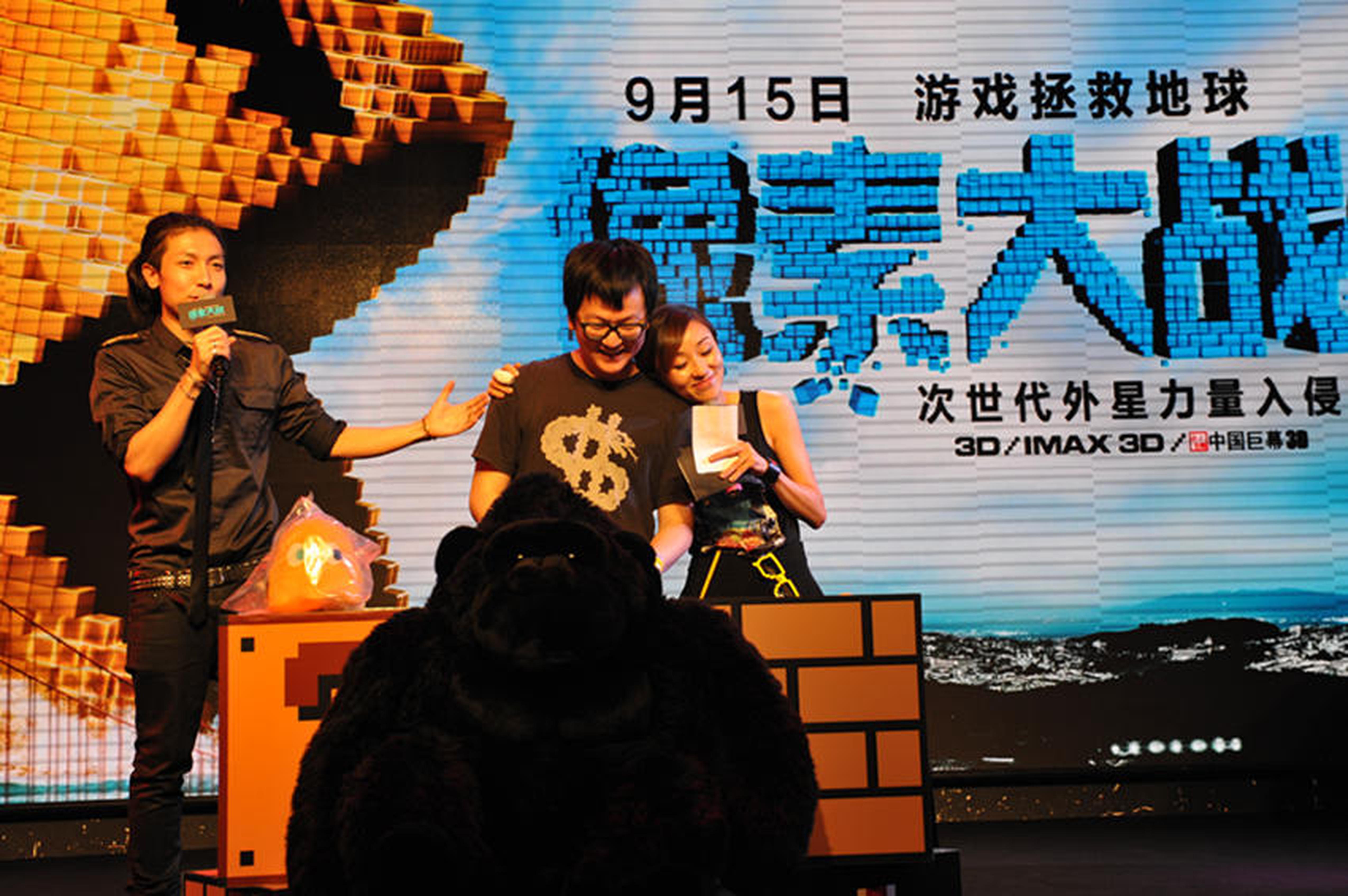 美女主持与DJ