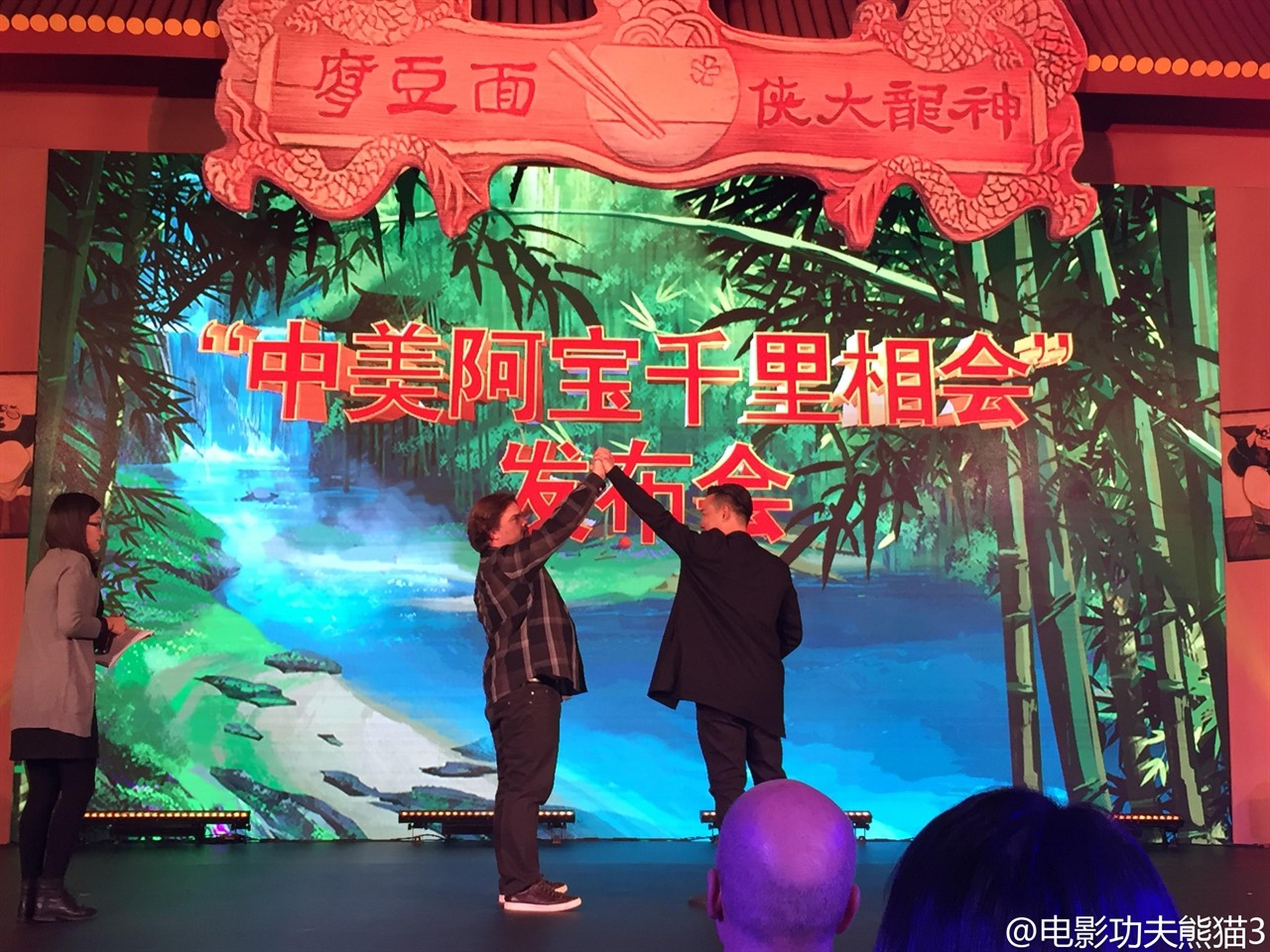 中美阿宝千里相会，两位都很有幽默感的明星一上台就默契十足，频频斗嘴