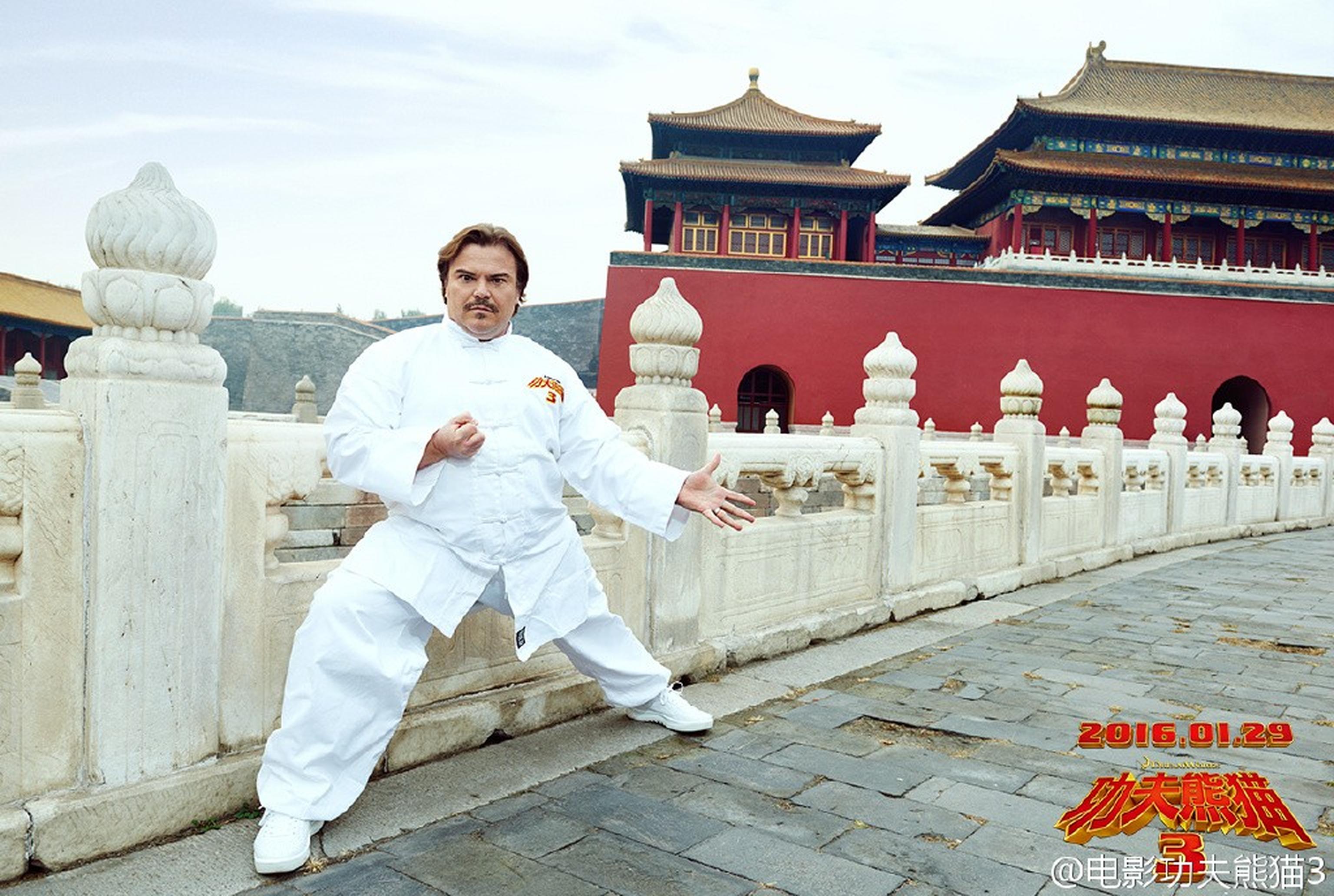 Pose很专业嘛，但是杰克在我们的专访中说自己并不擅长功夫哦，还是更喜欢玩摇滚