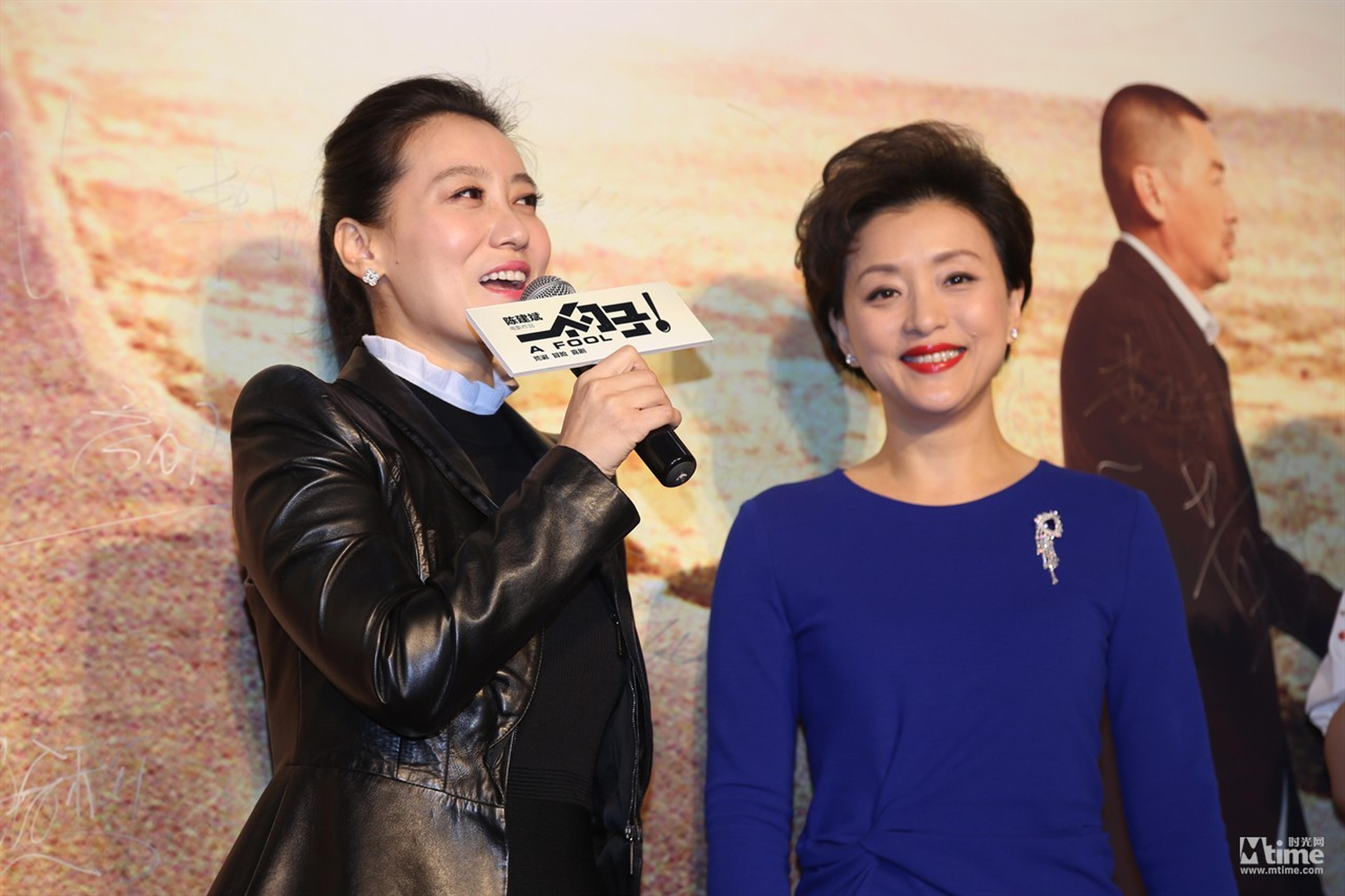 主持人杨澜和歌手谭晶