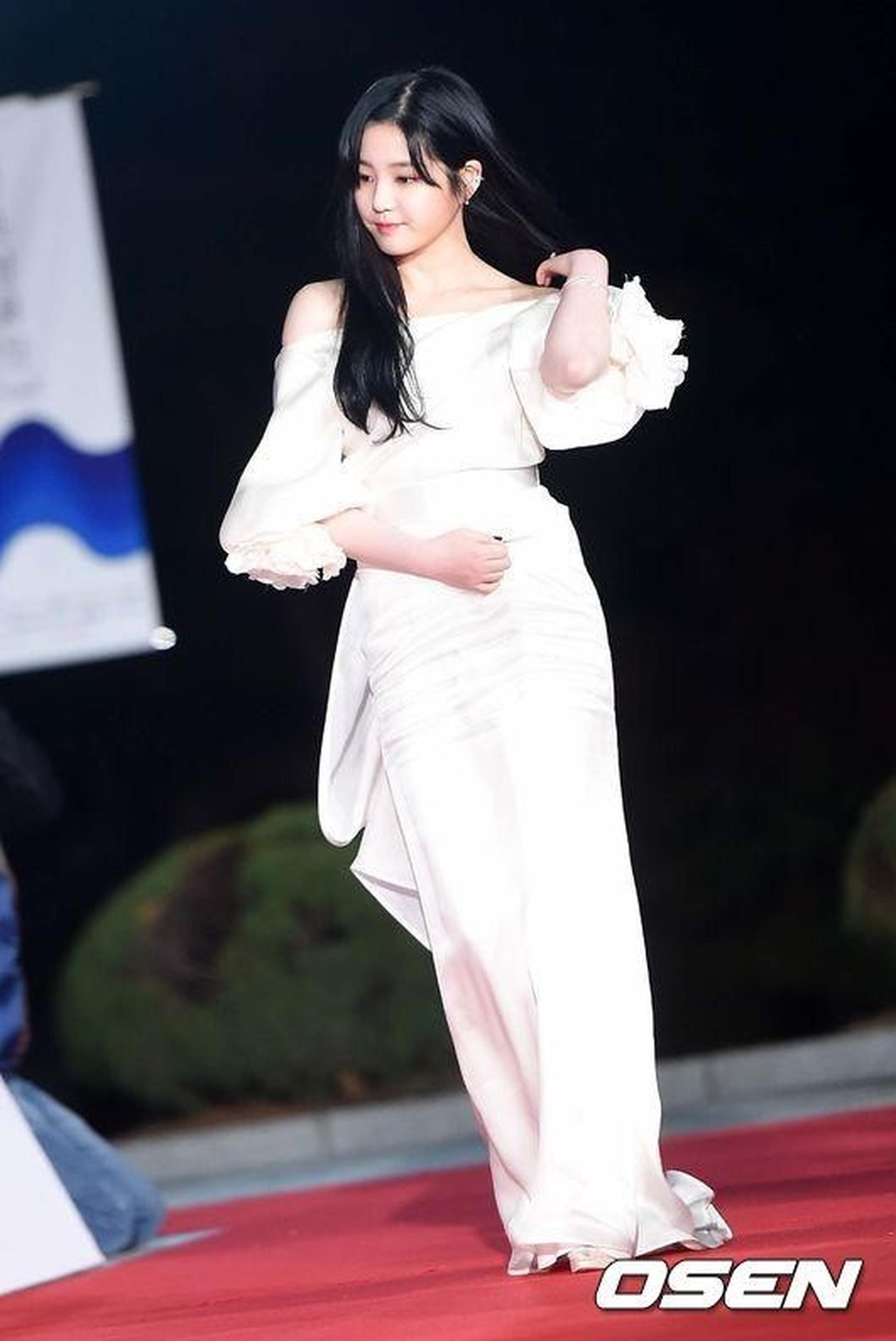 李侑菲