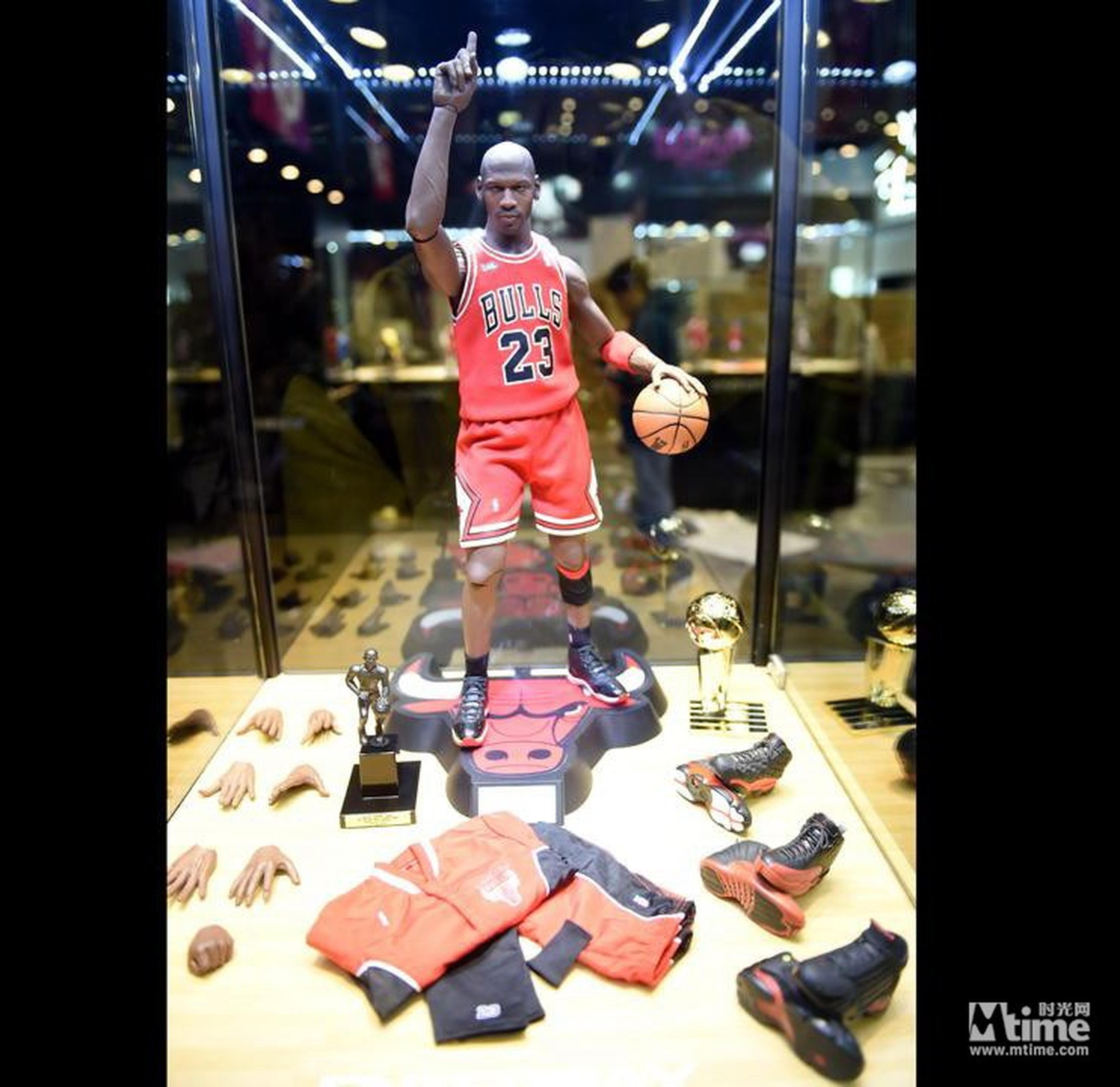 ENTERBAY出品的NBA球星系列