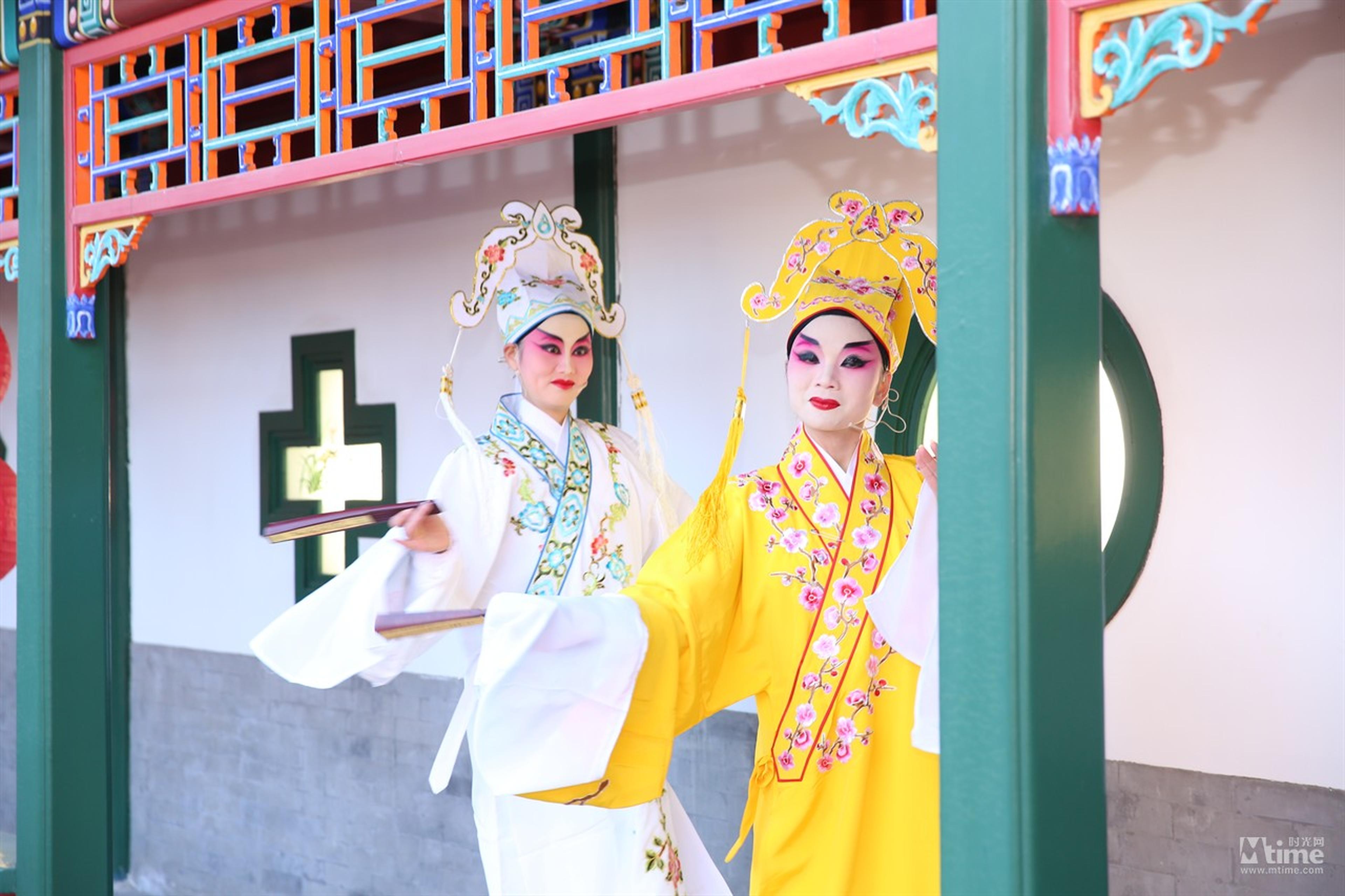雷剧《梁祝》表演