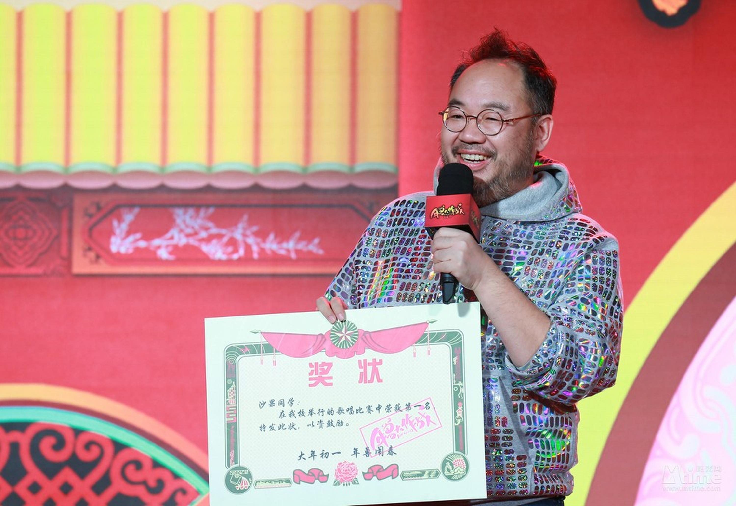 张一白饰演校长