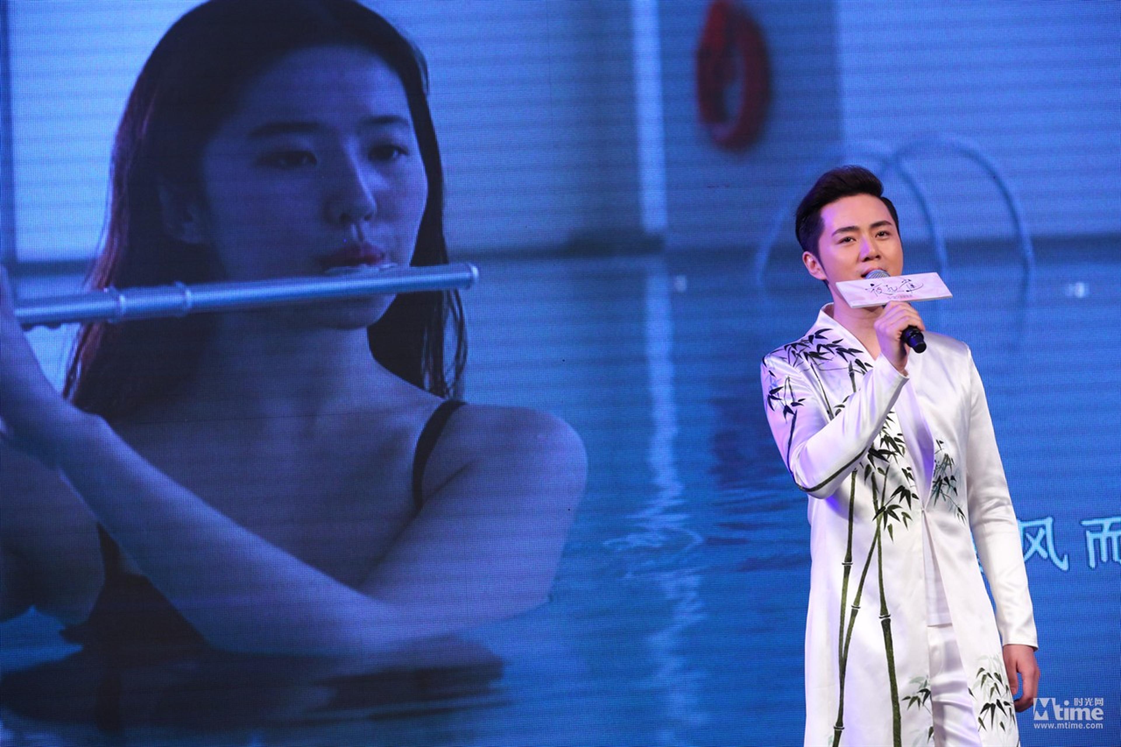 余少群演唱主题曲《为爱成泥》