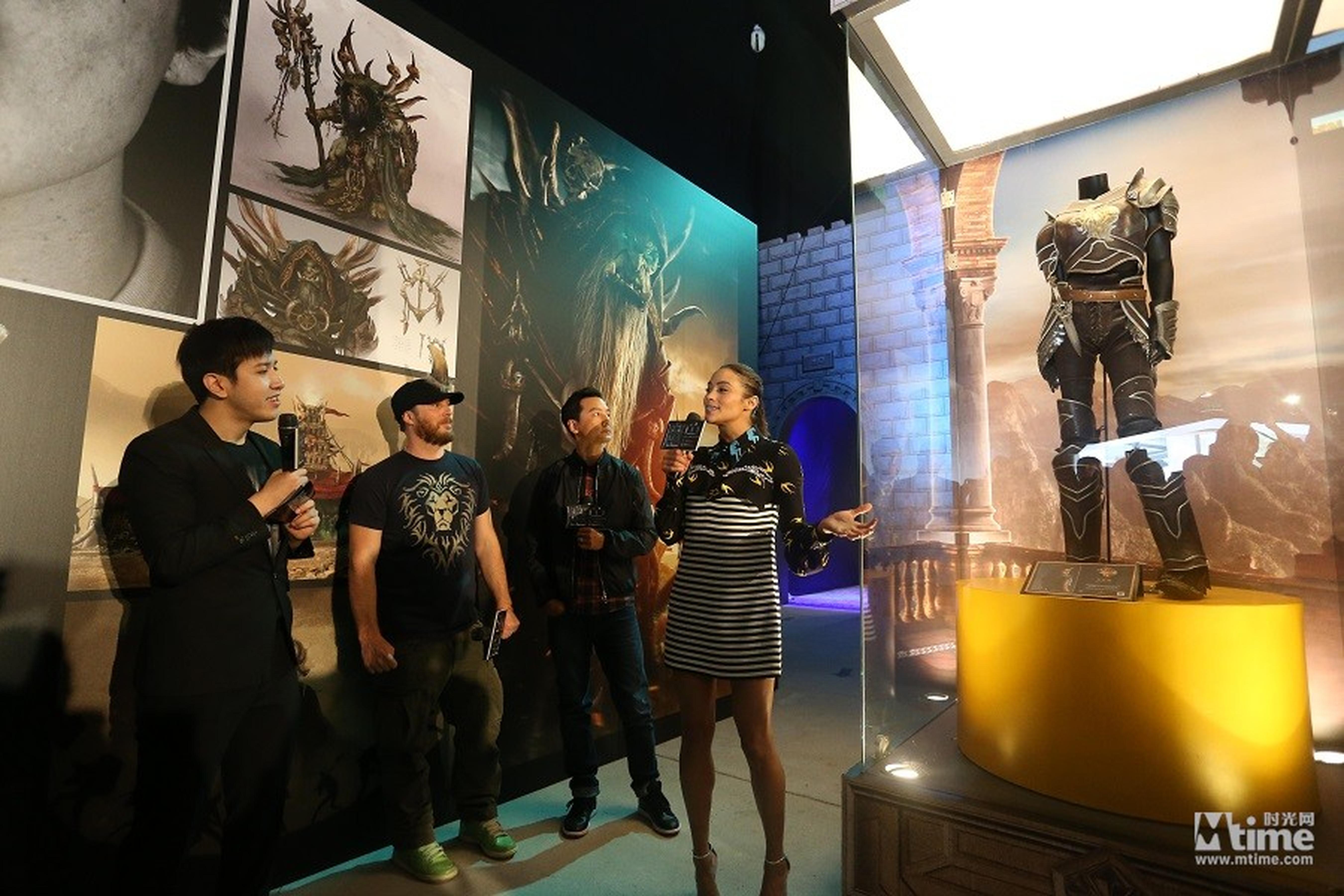吴彦祖、宝拉·巴顿、邓肯·琼斯三位主创参观北京《魔兽》主题展