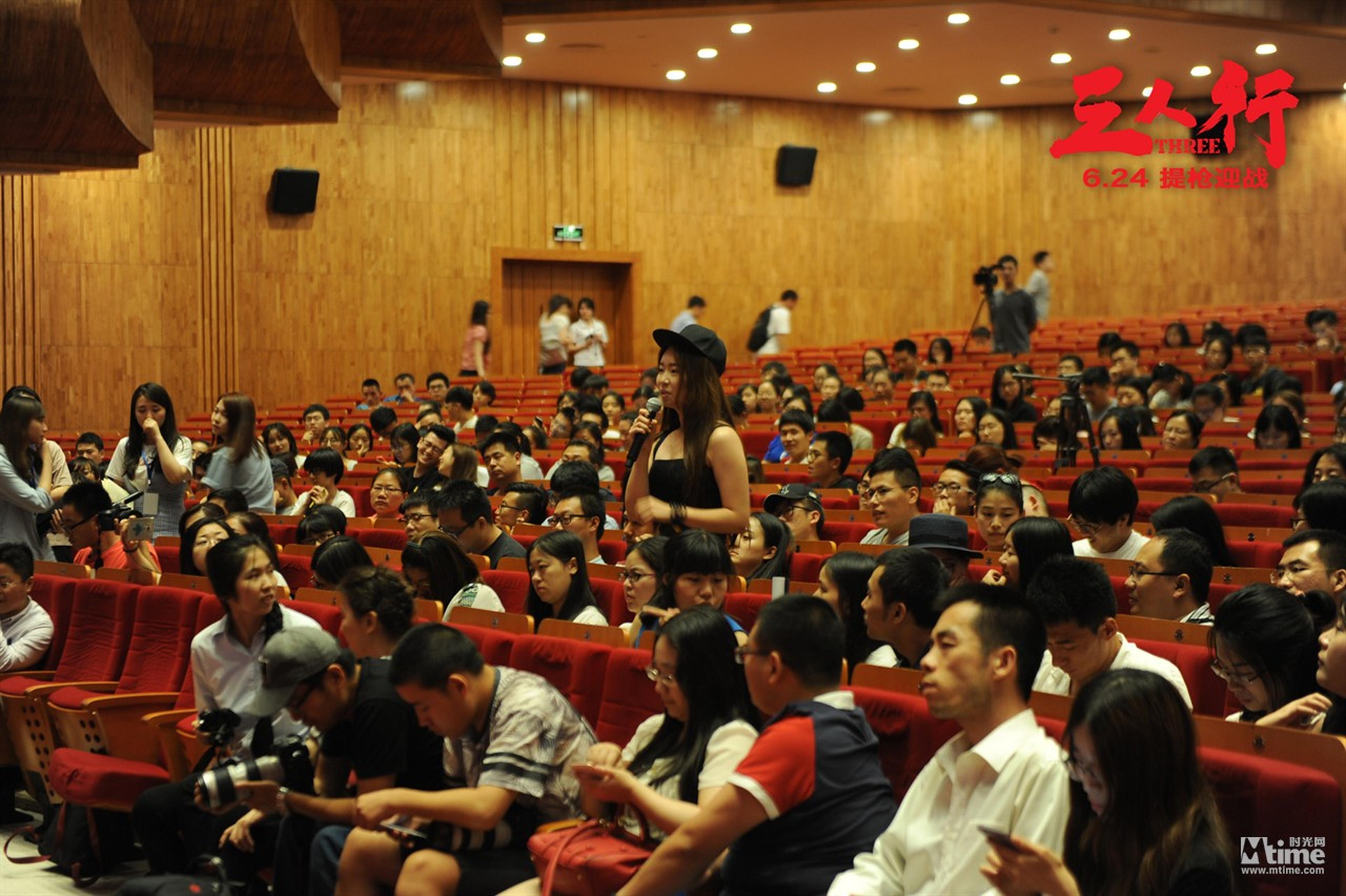 大学生现场提问