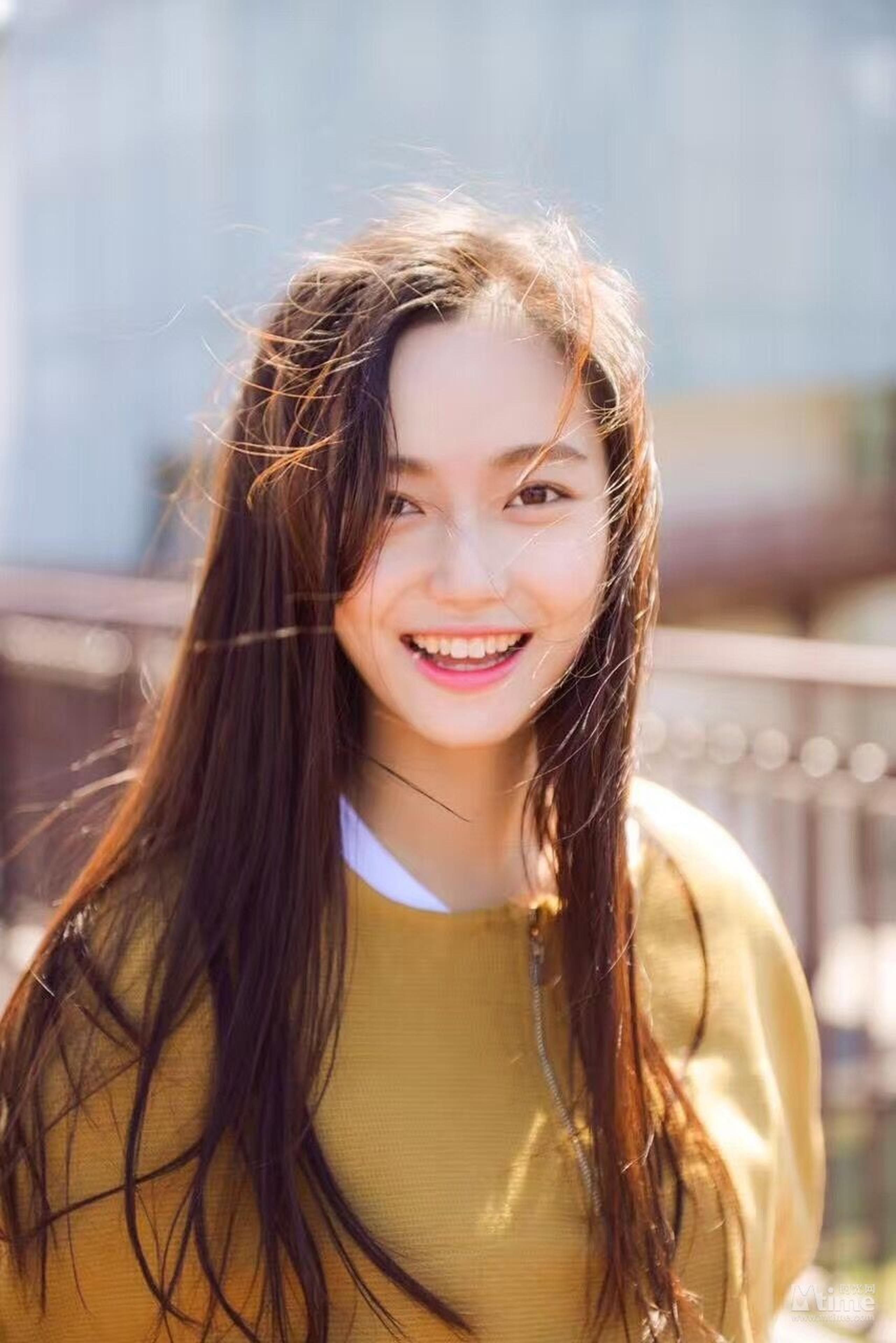 演员陈雨锶微博上的照片