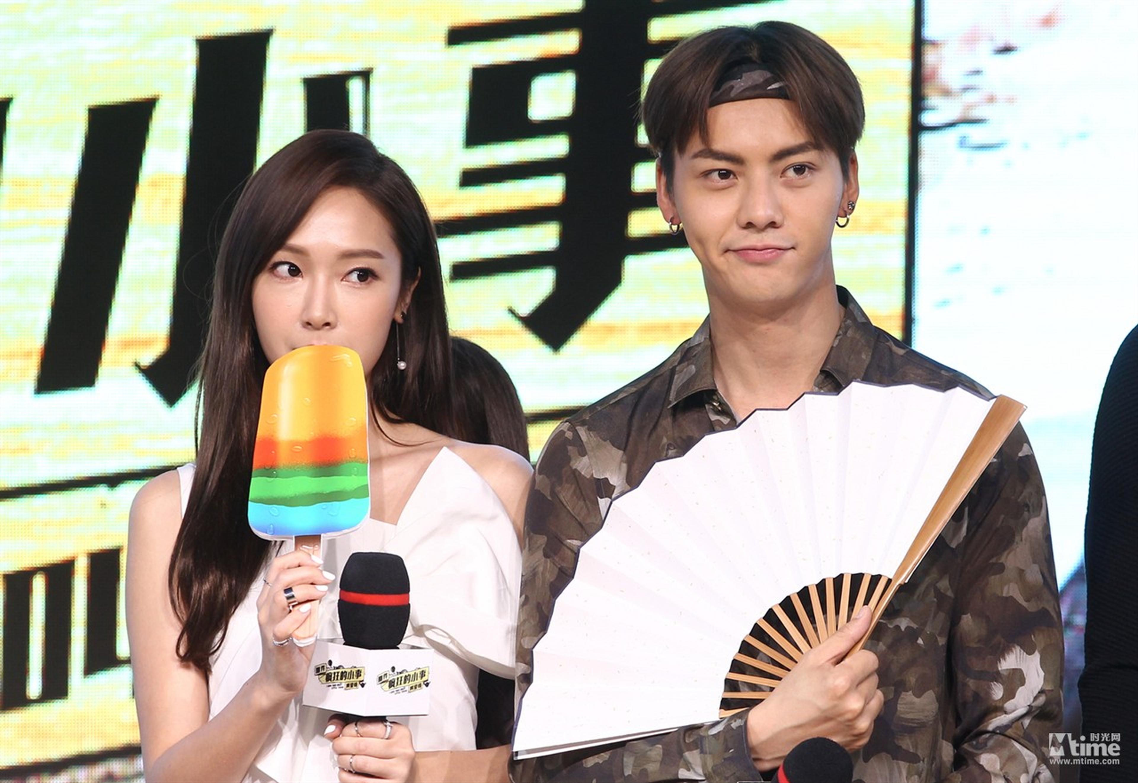 陈伟霆Jessica手持消暑利器