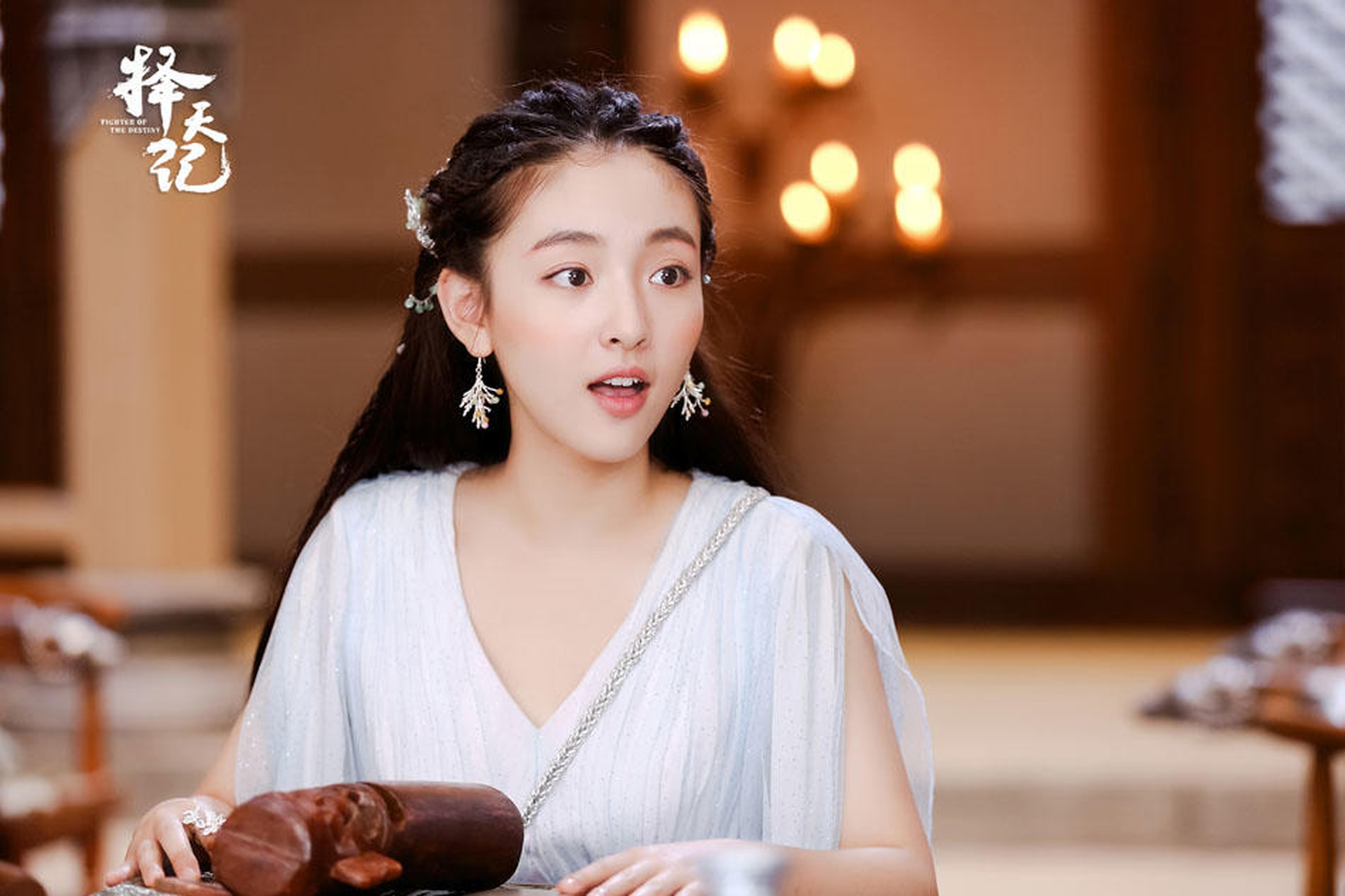 吴倩饰演落落