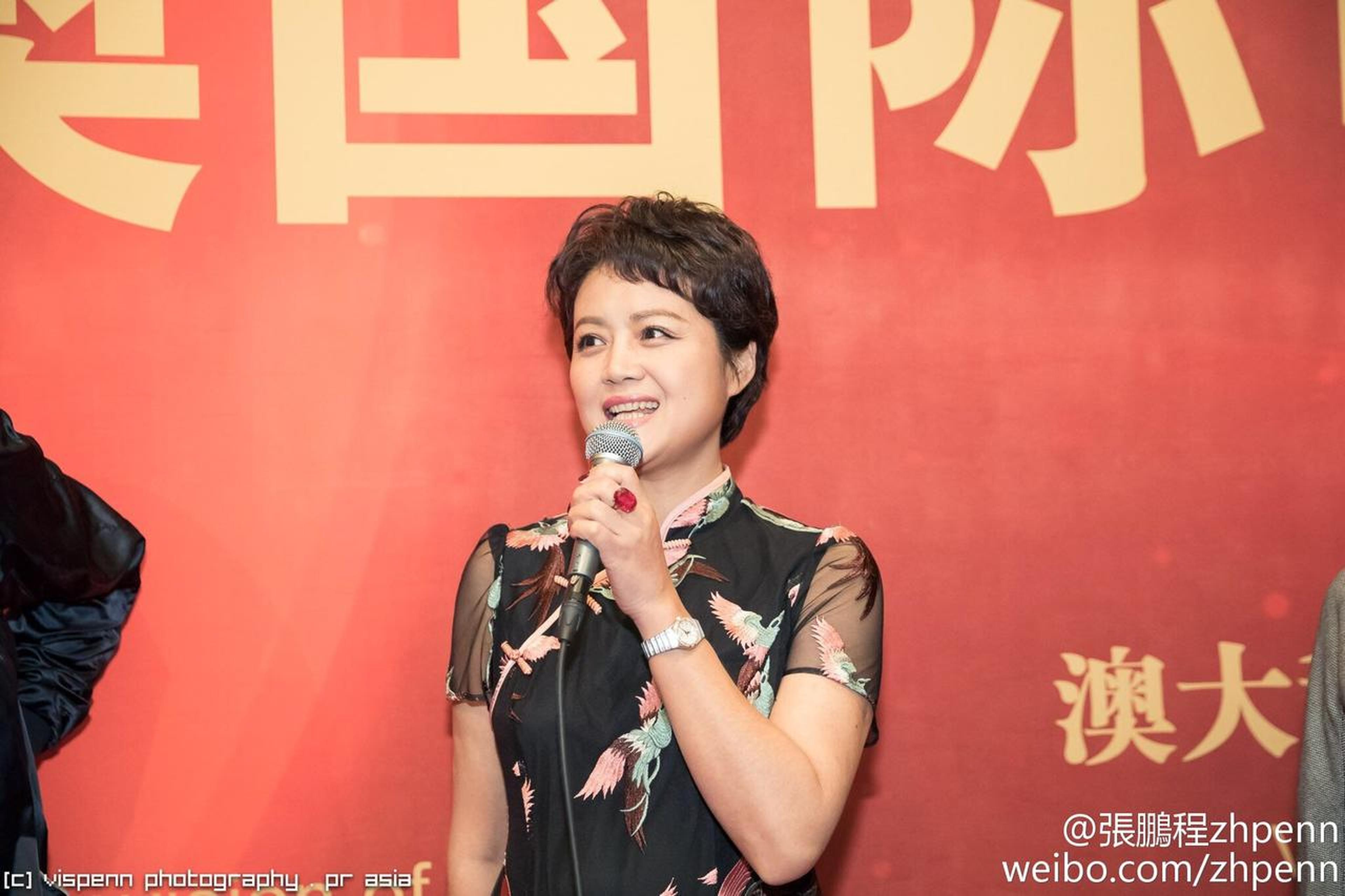 电影节组委会特设“组委会表彰最受欢迎女主角”和“组委会表影最受欢迎男主角”奖，分别由茹萍和吴若甫获得（摄影张鹏程）