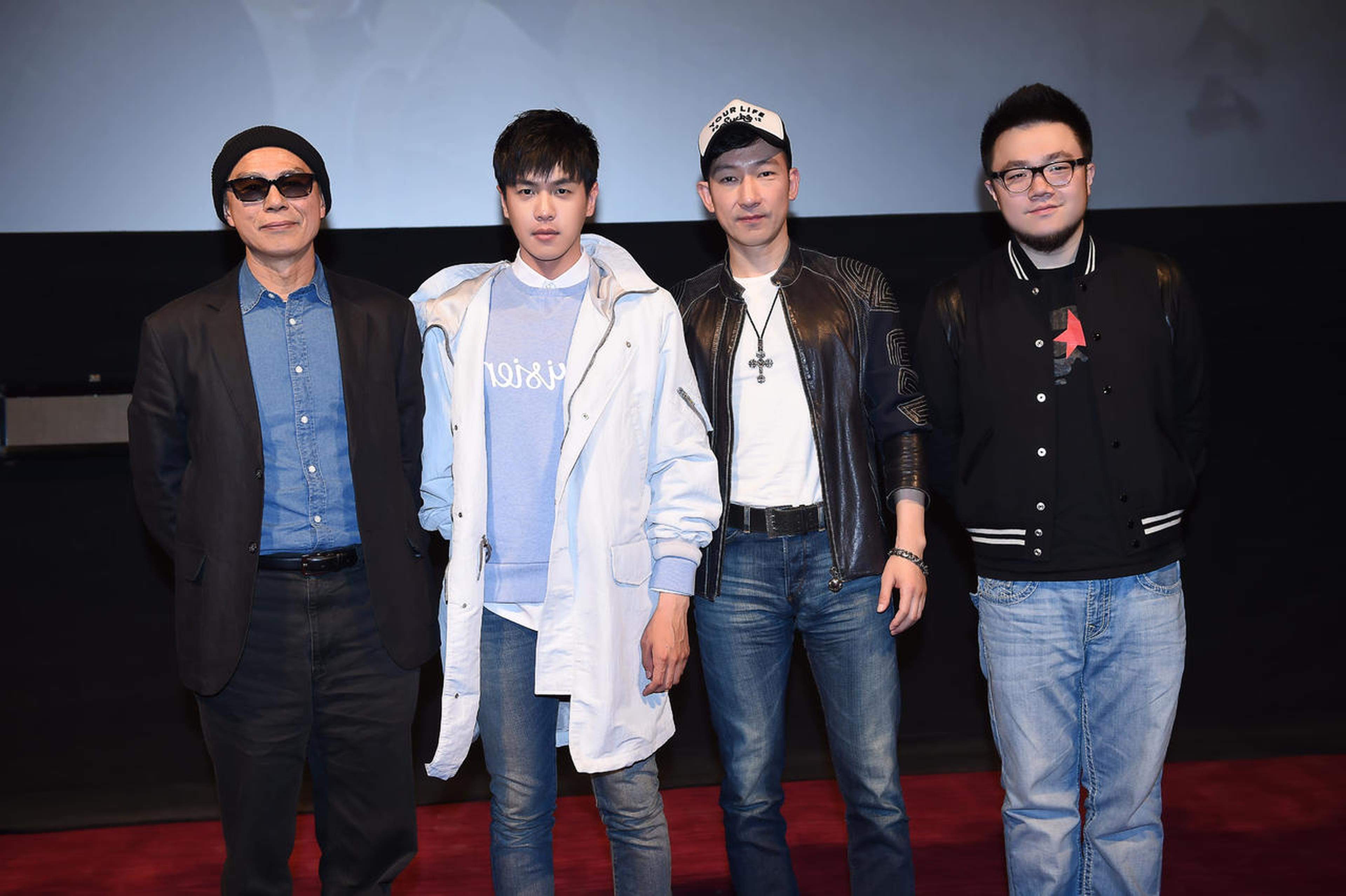 导演林岭东（左一）与三位主演