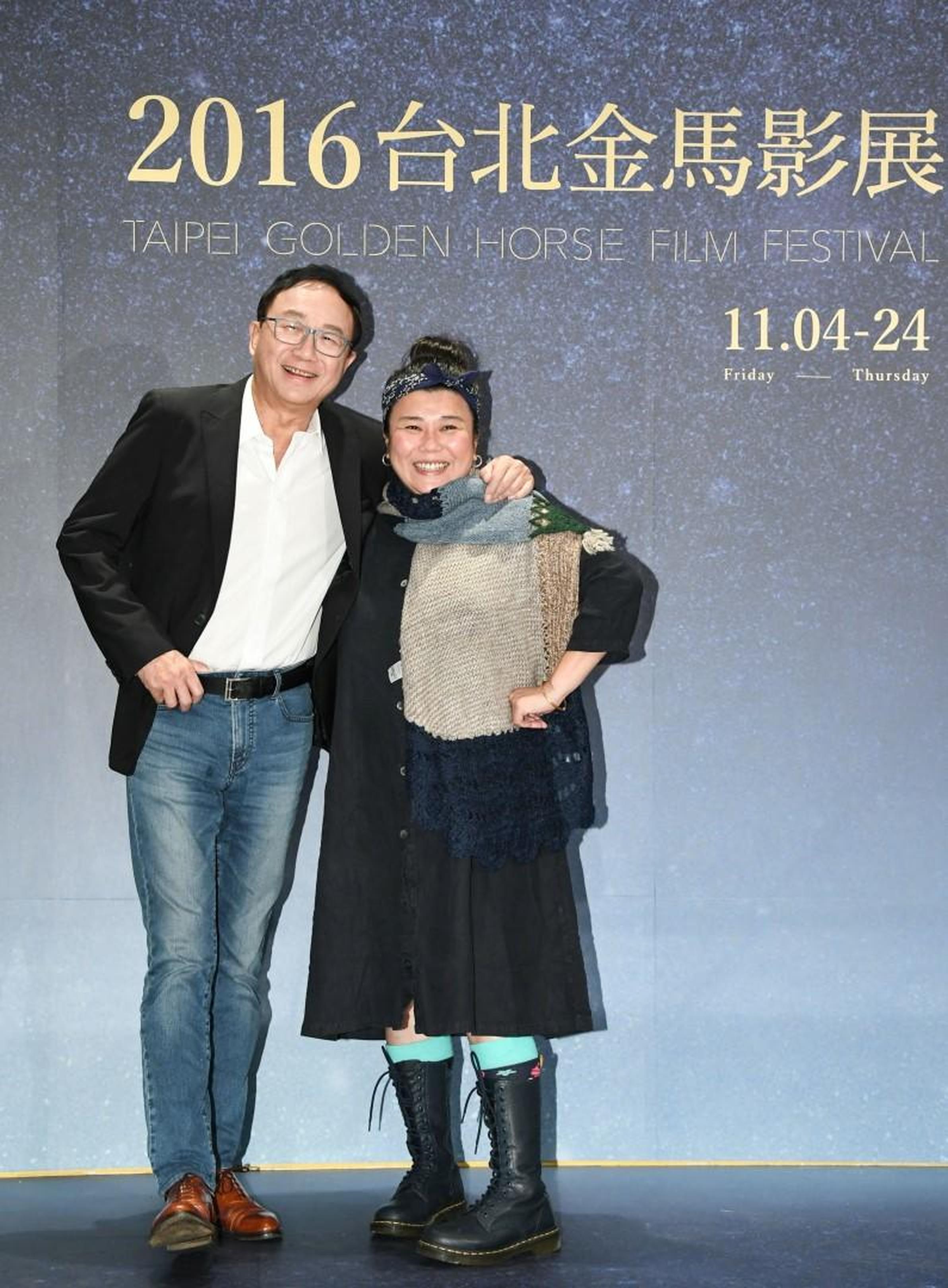 金马影展开幕片《一路顺风》男主角许冠文，林美秀在片中饰演许冠文的老婆。