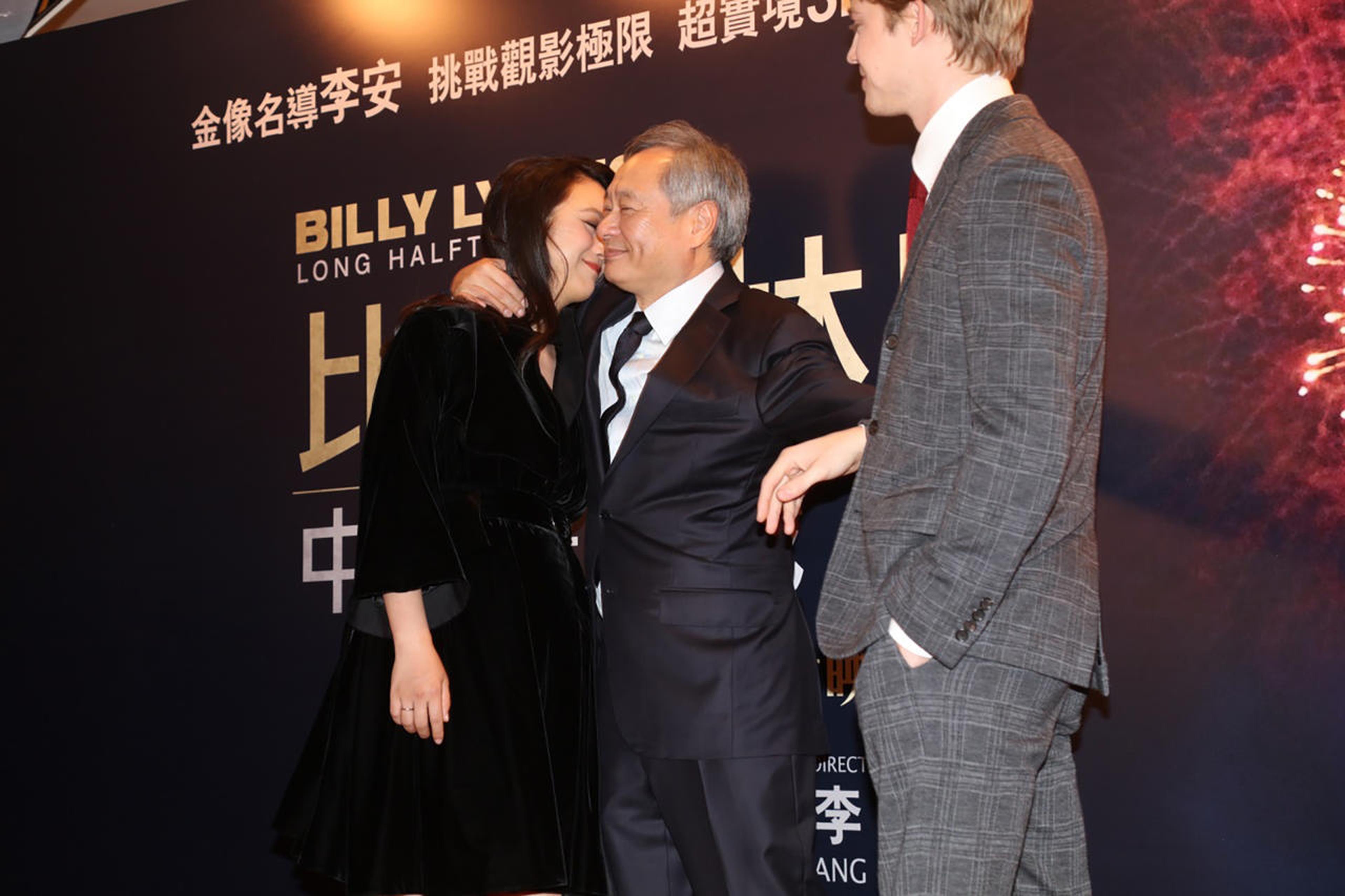 李安九年之后再见汤唯，难掩激动