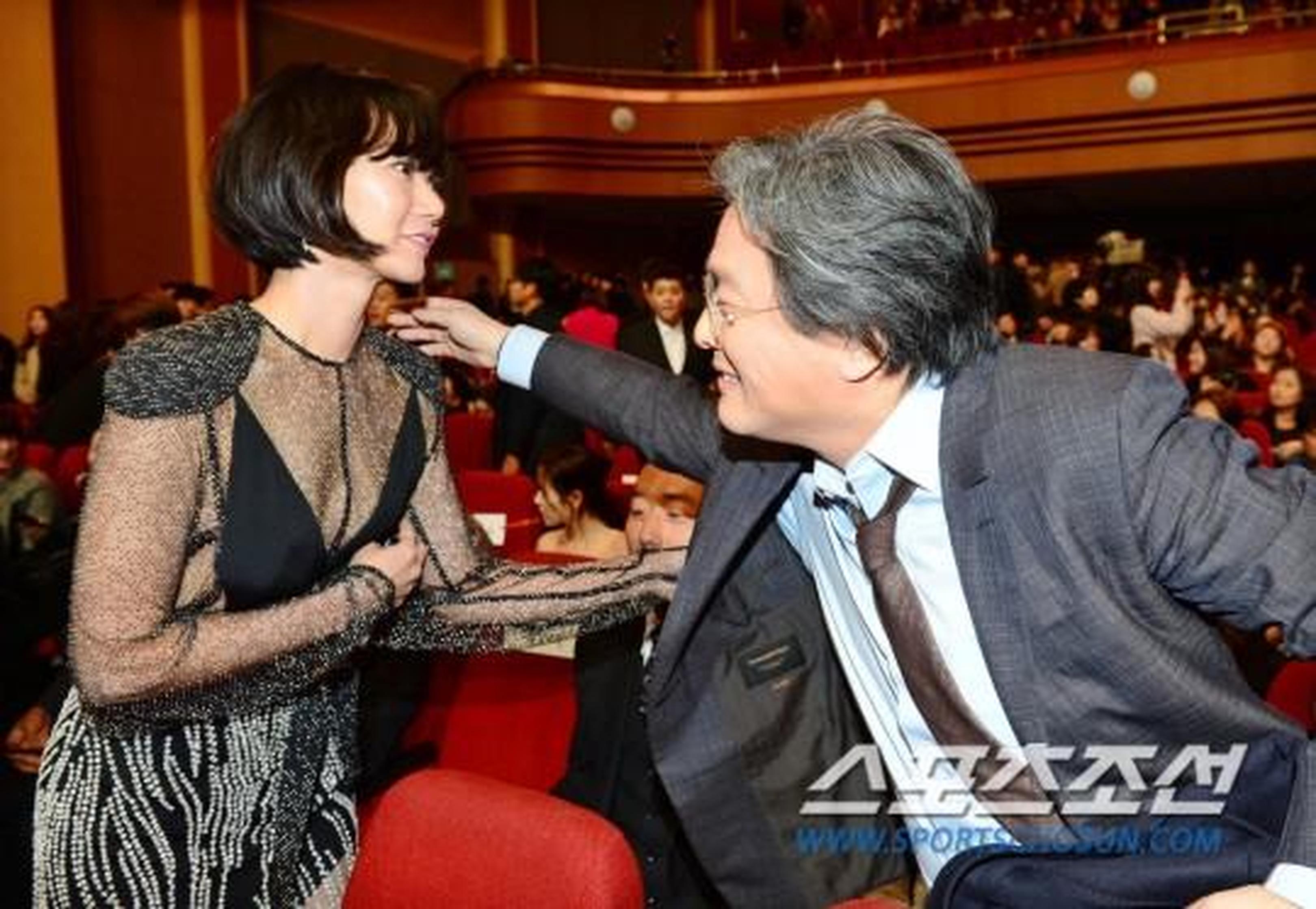 裴斗娜和朴赞郁导演“老友”相聚