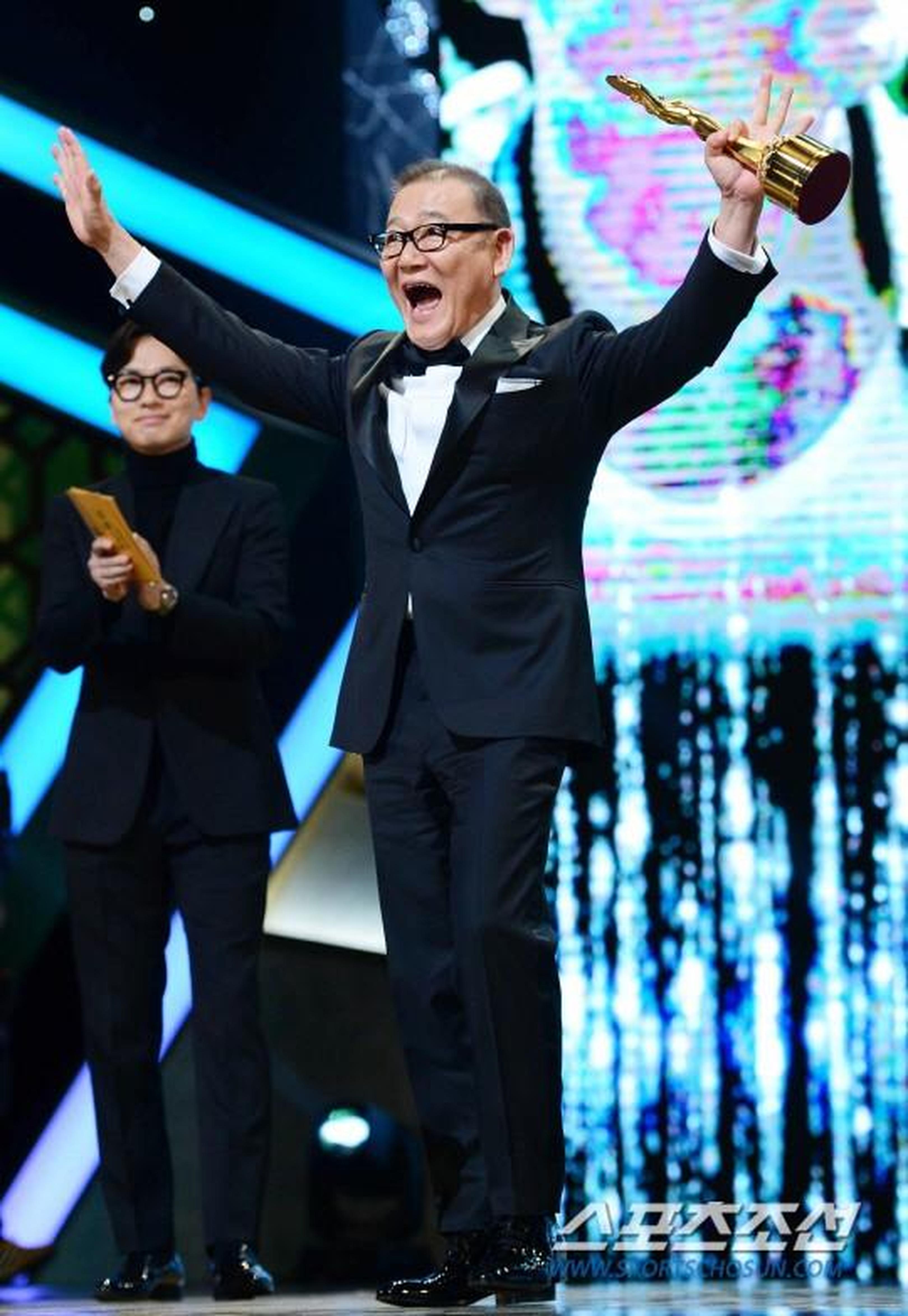 国村隼捧得最佳男配角