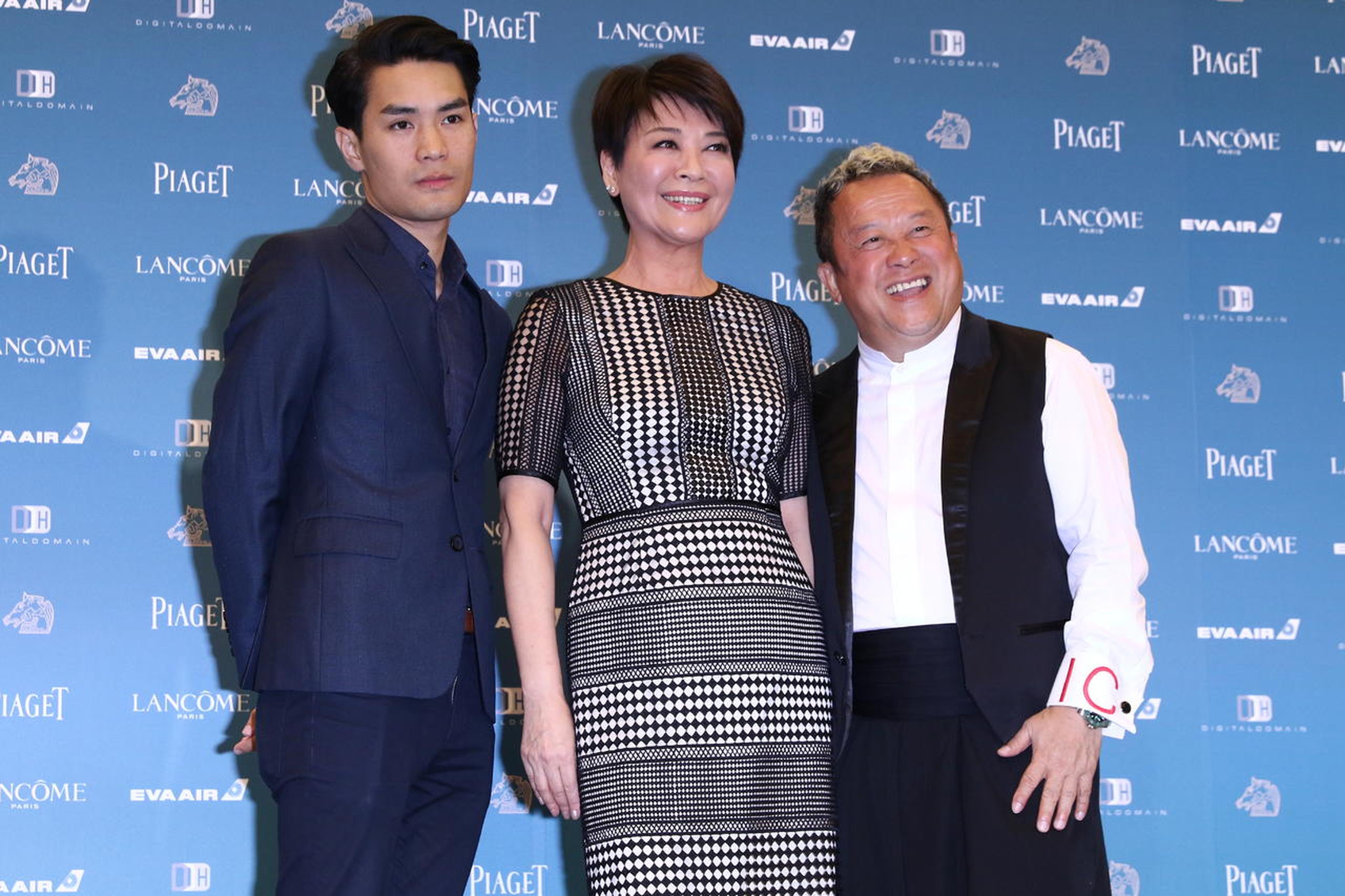 《一念无明》剧组，导演黄进，演员金燕玲、曾志伟。