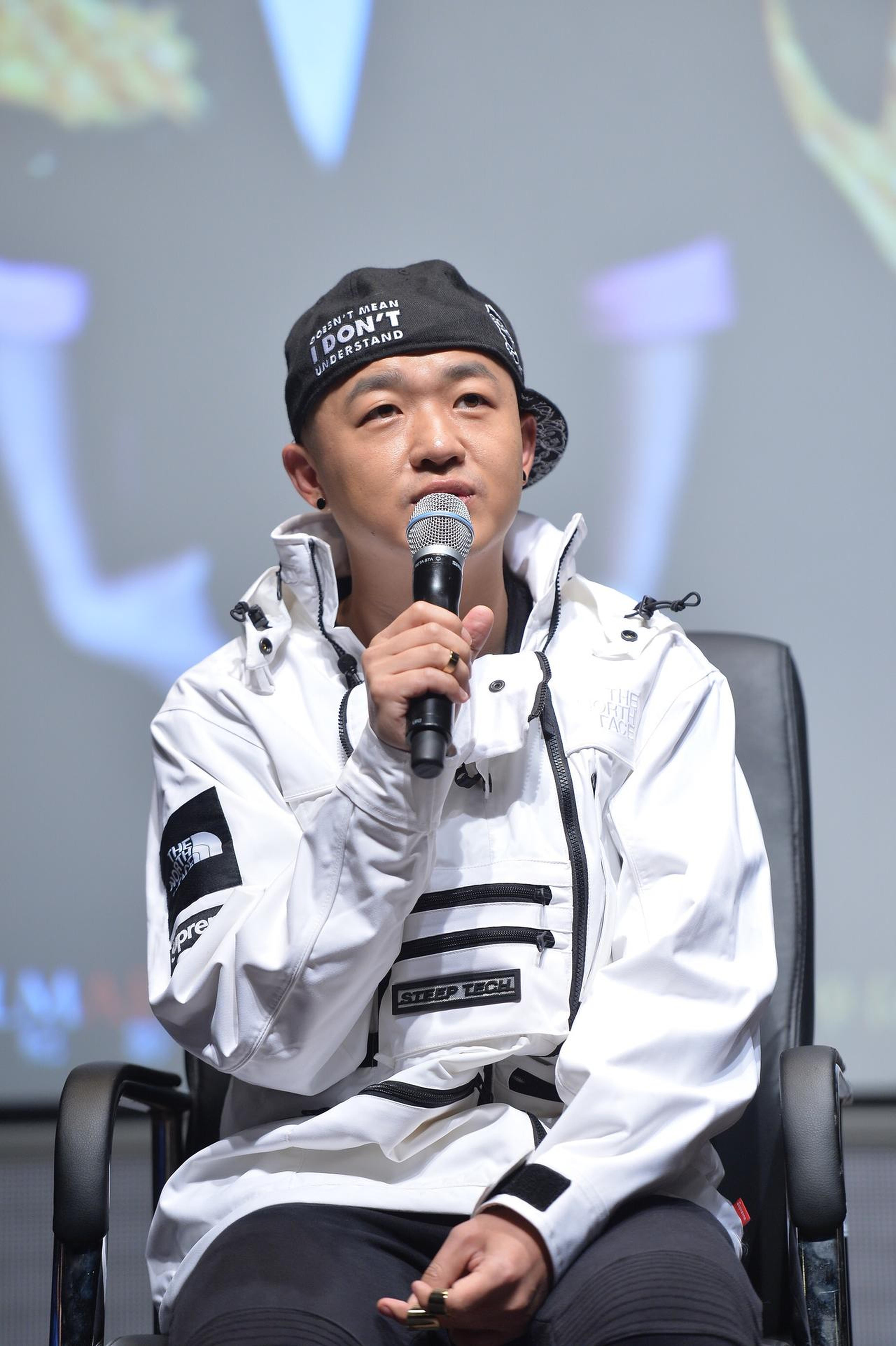 聚本汇评委、演员包贝尔