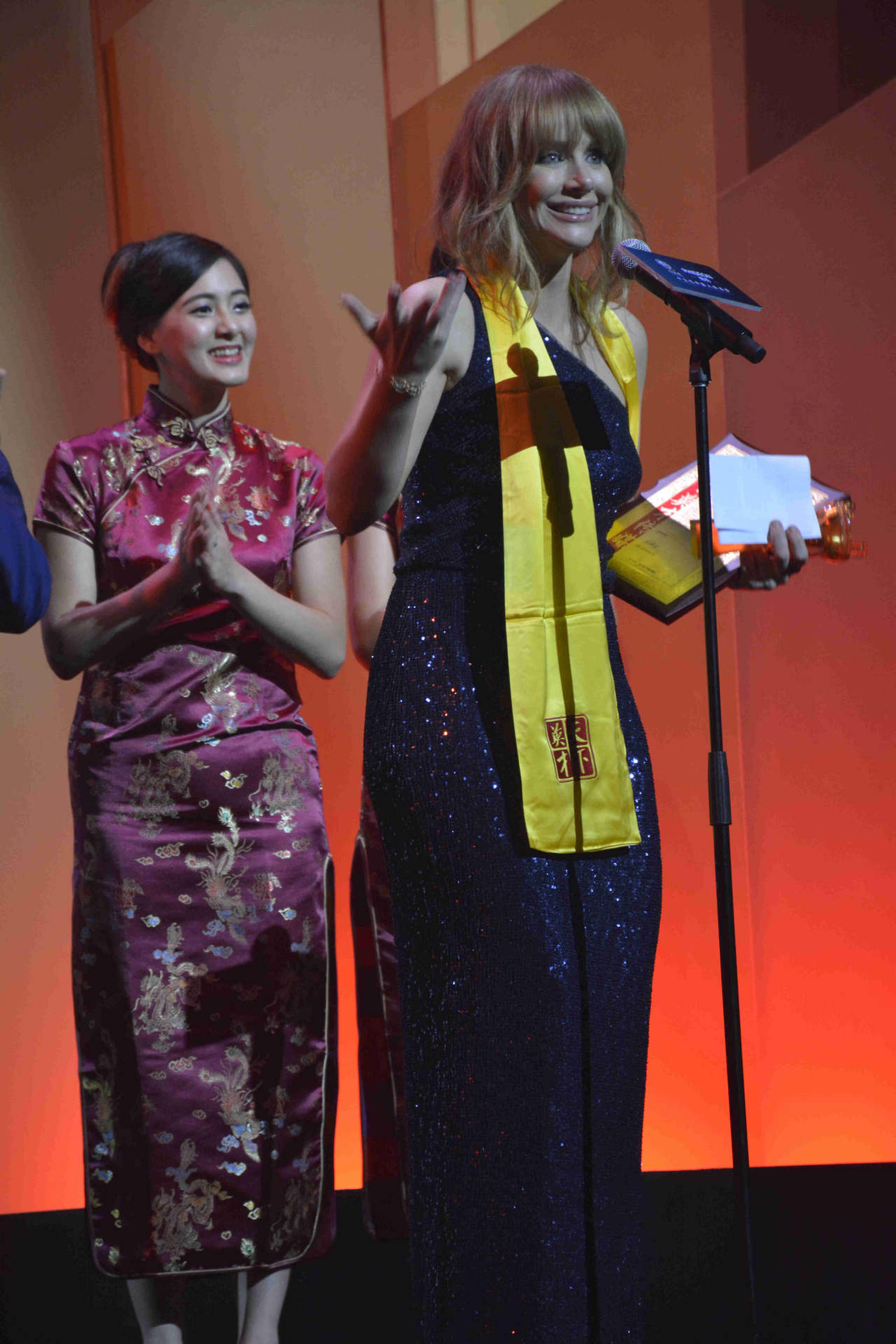 布莱丝·达拉斯·霍华德获得全球最佳女主角奖