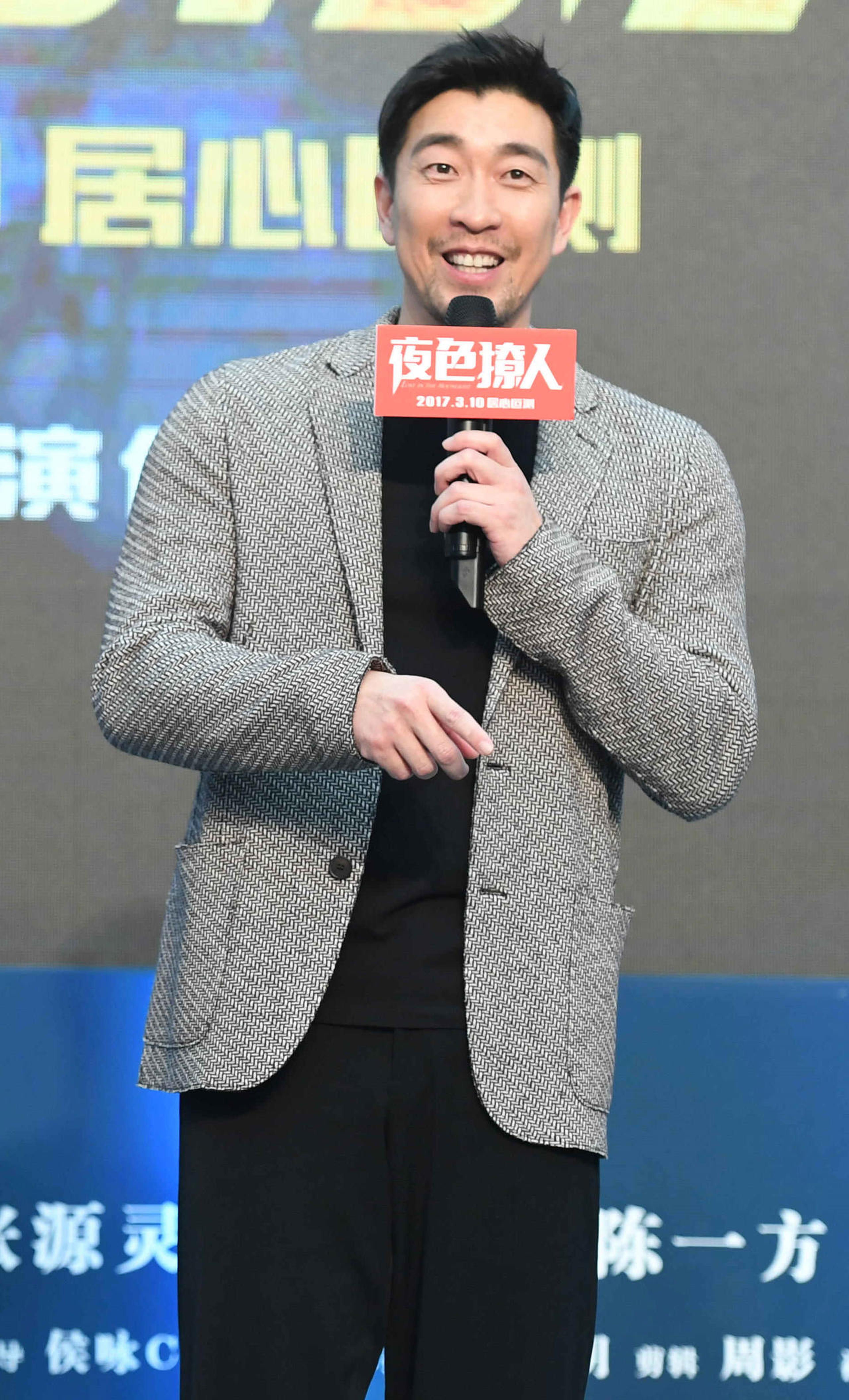 王千源在电影《夜色撩人》中饰演民警“谢高”