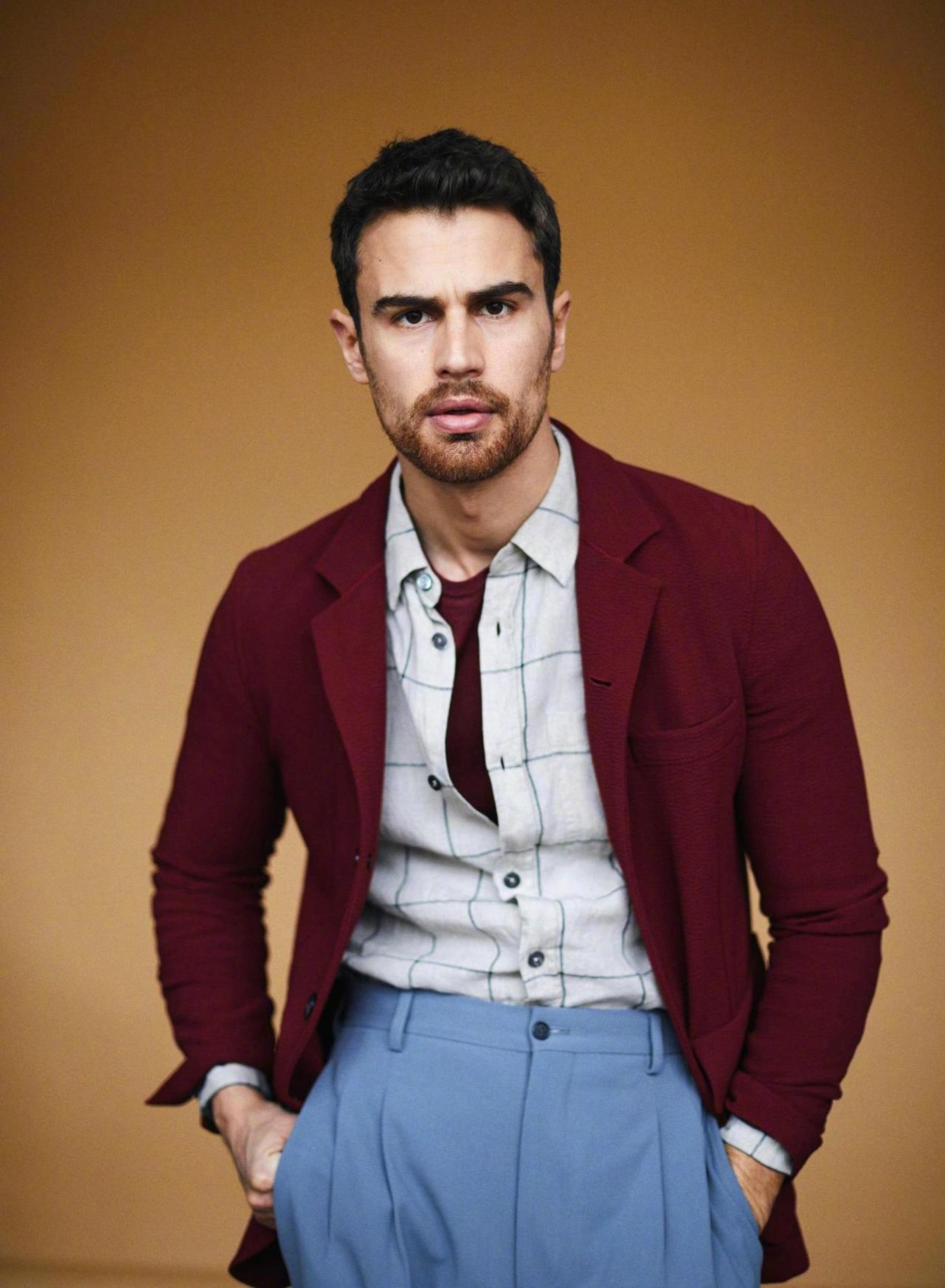Theo James《Evening Standard》杂志写真 - 3月