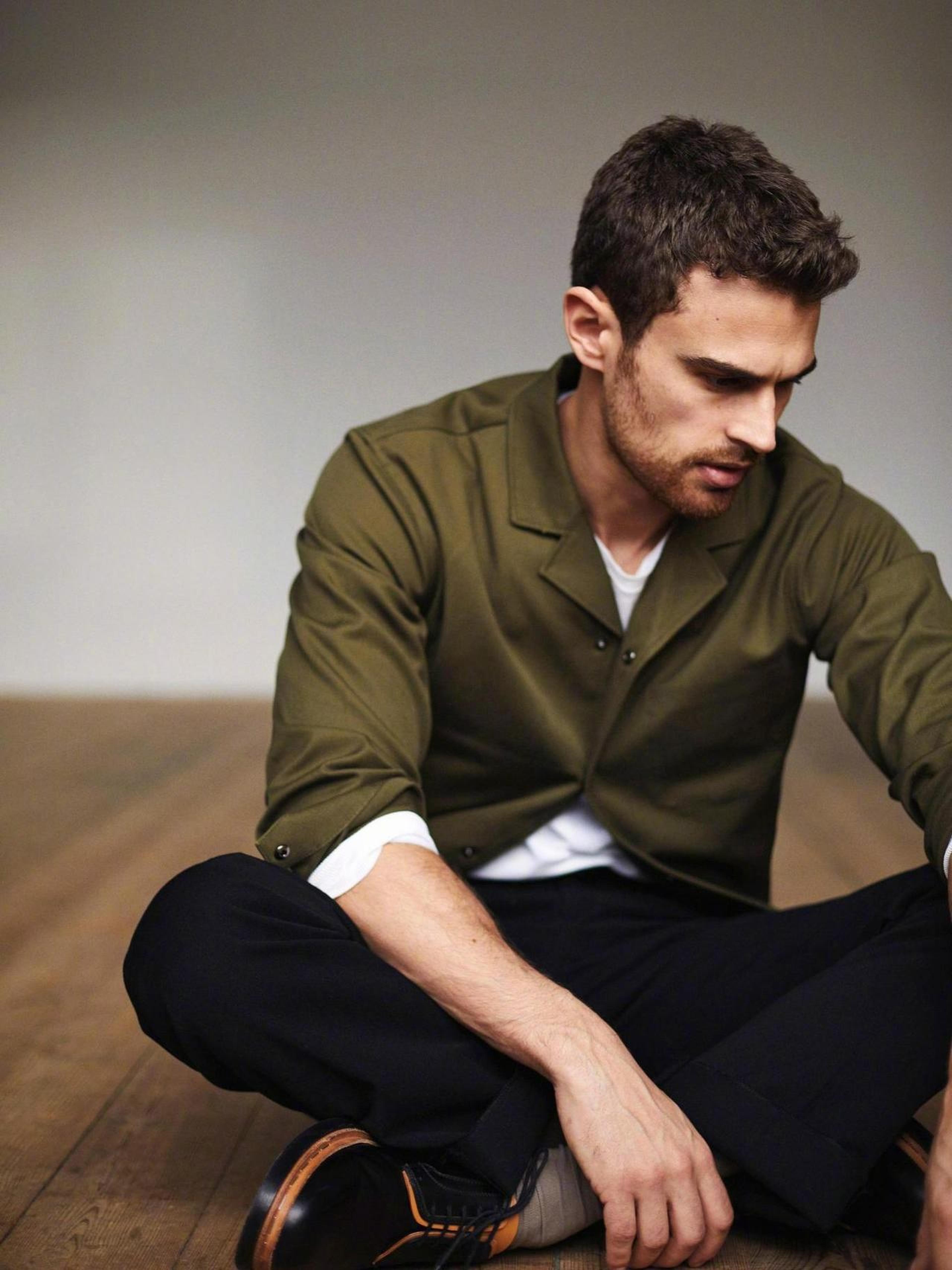 Theo James《Evening Standard》杂志写真 - 3月