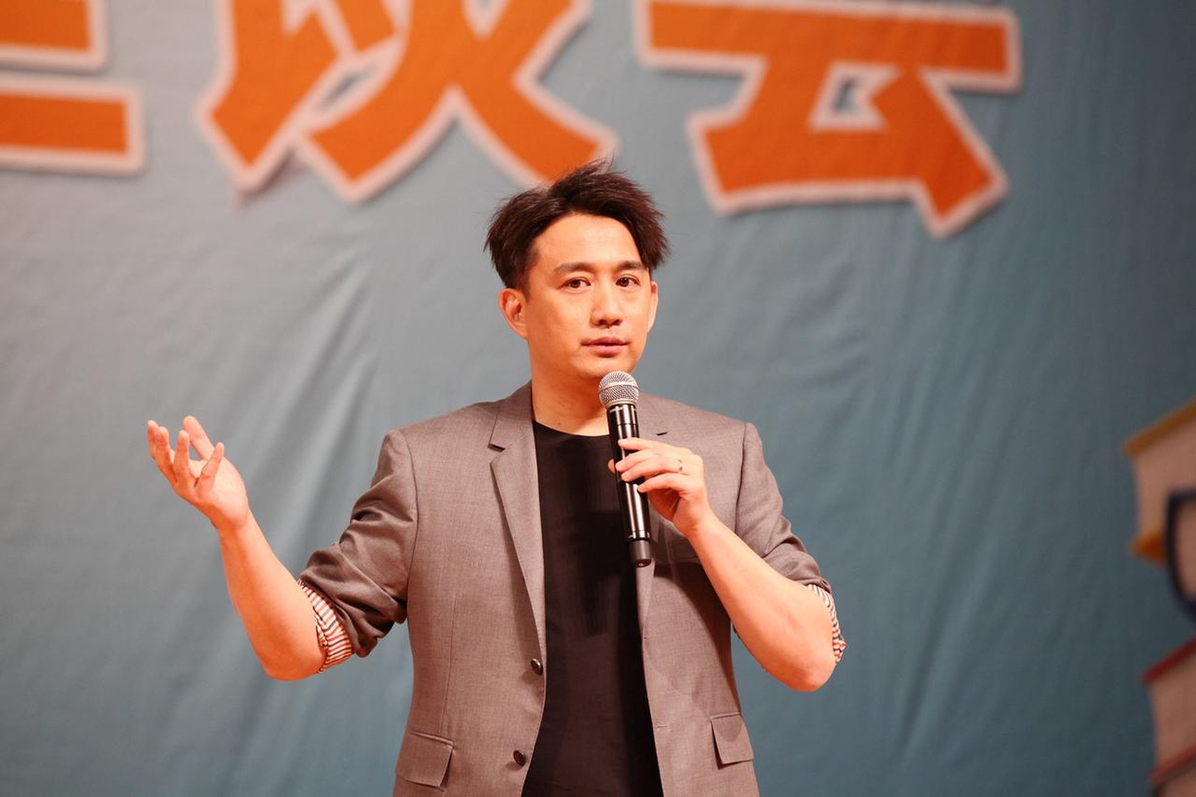 黄磊与北大学子交流