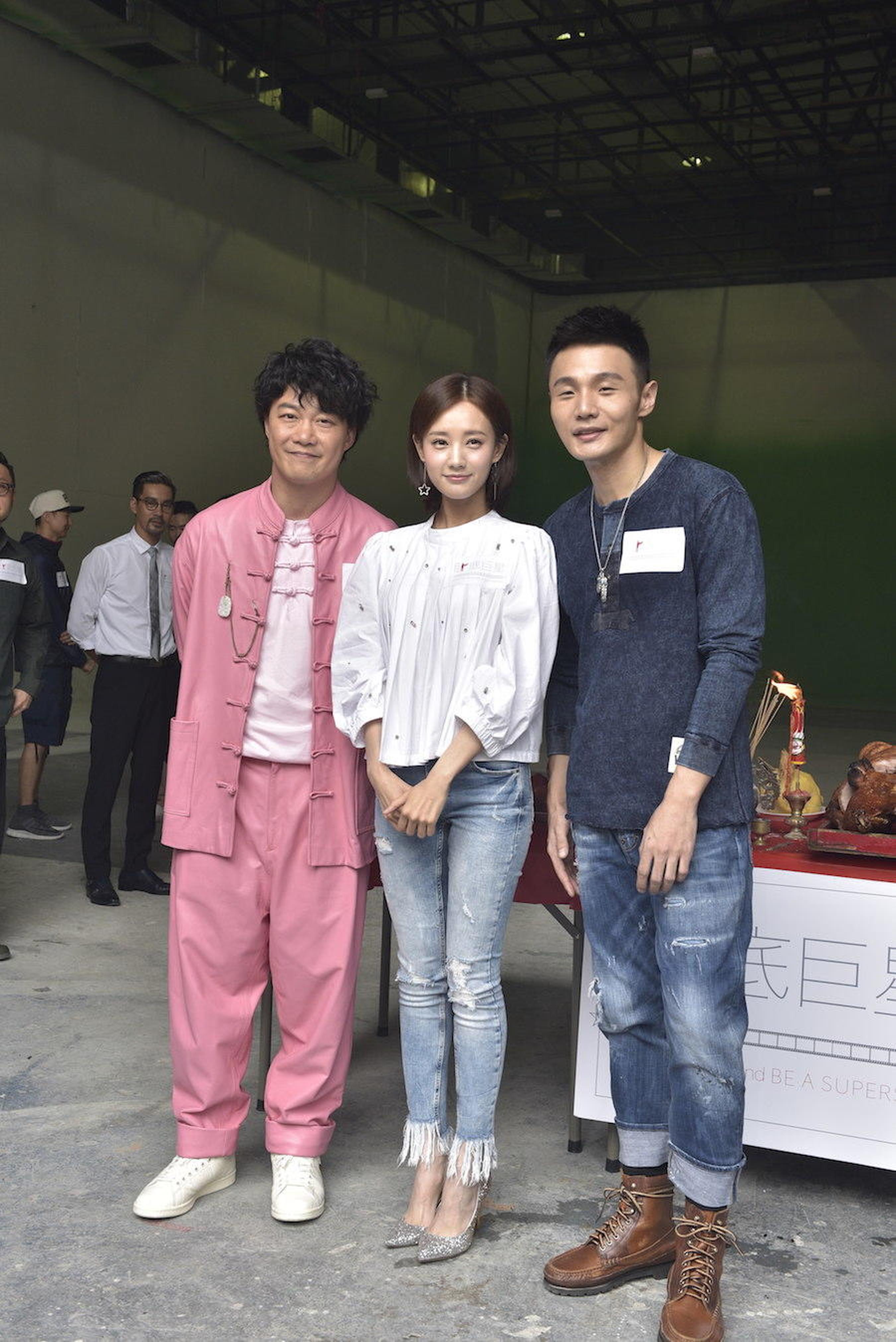 《卧底巨星》主演陈奕迅、李荣浩、李一桐合影