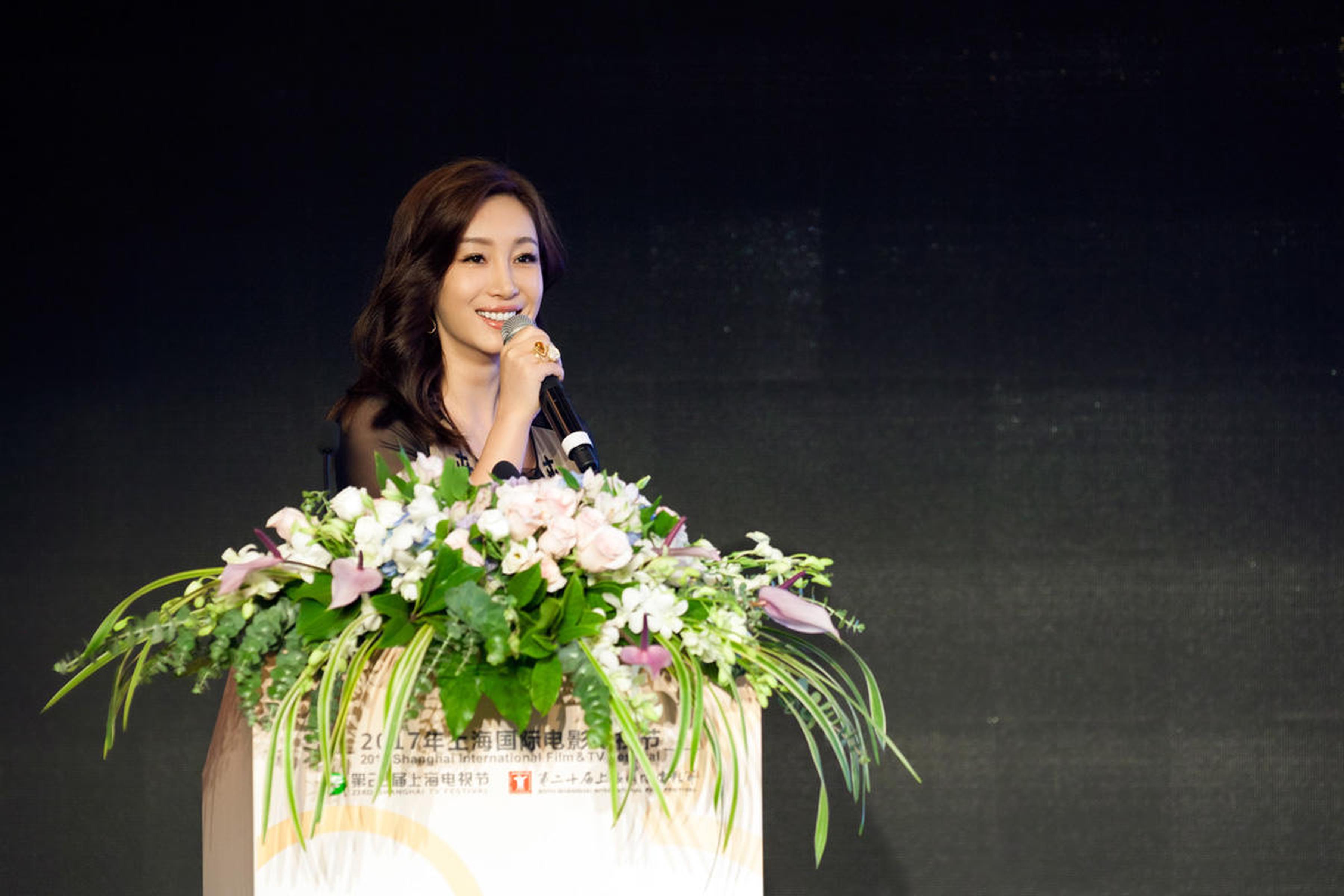 秦海璐转型当导演