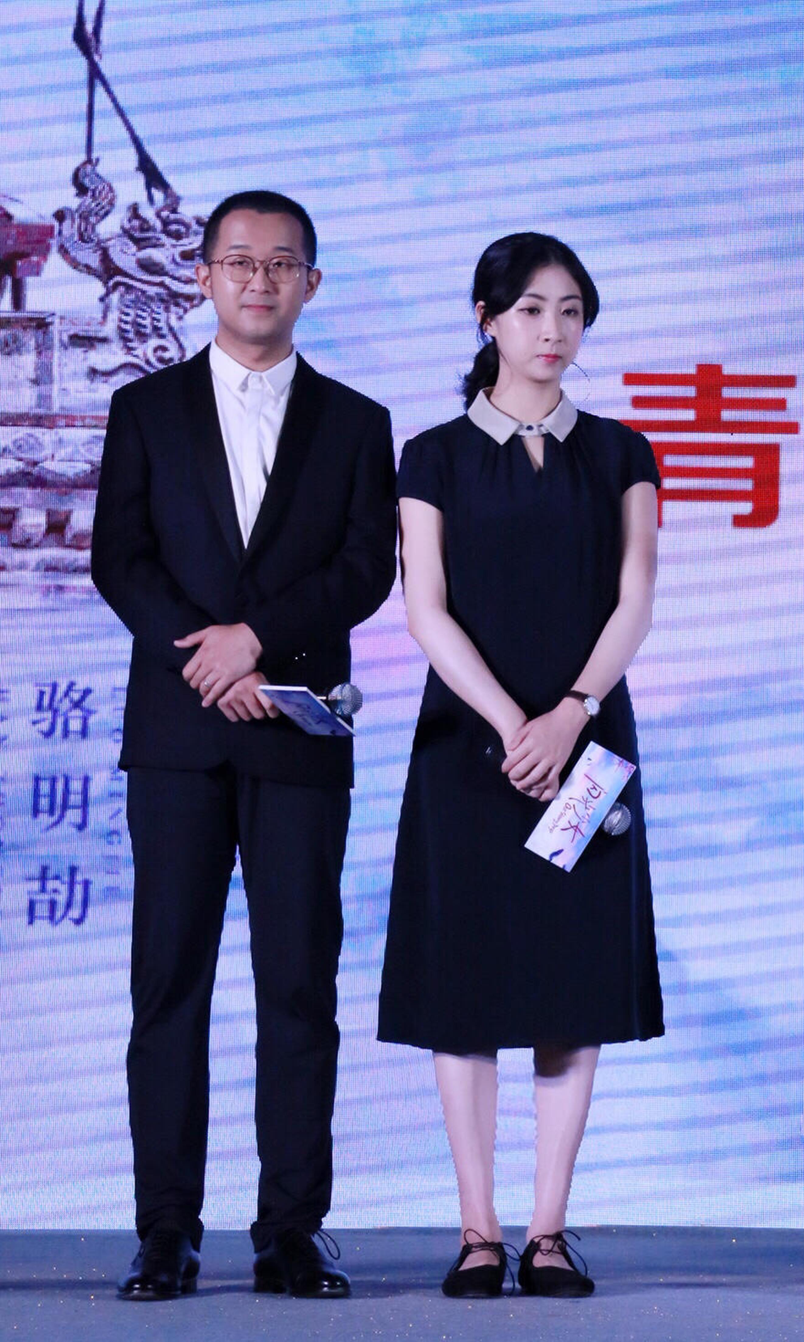 《闪光少女》导演王冉和编剧鲍鲸鲸，两人是“夫妻档”