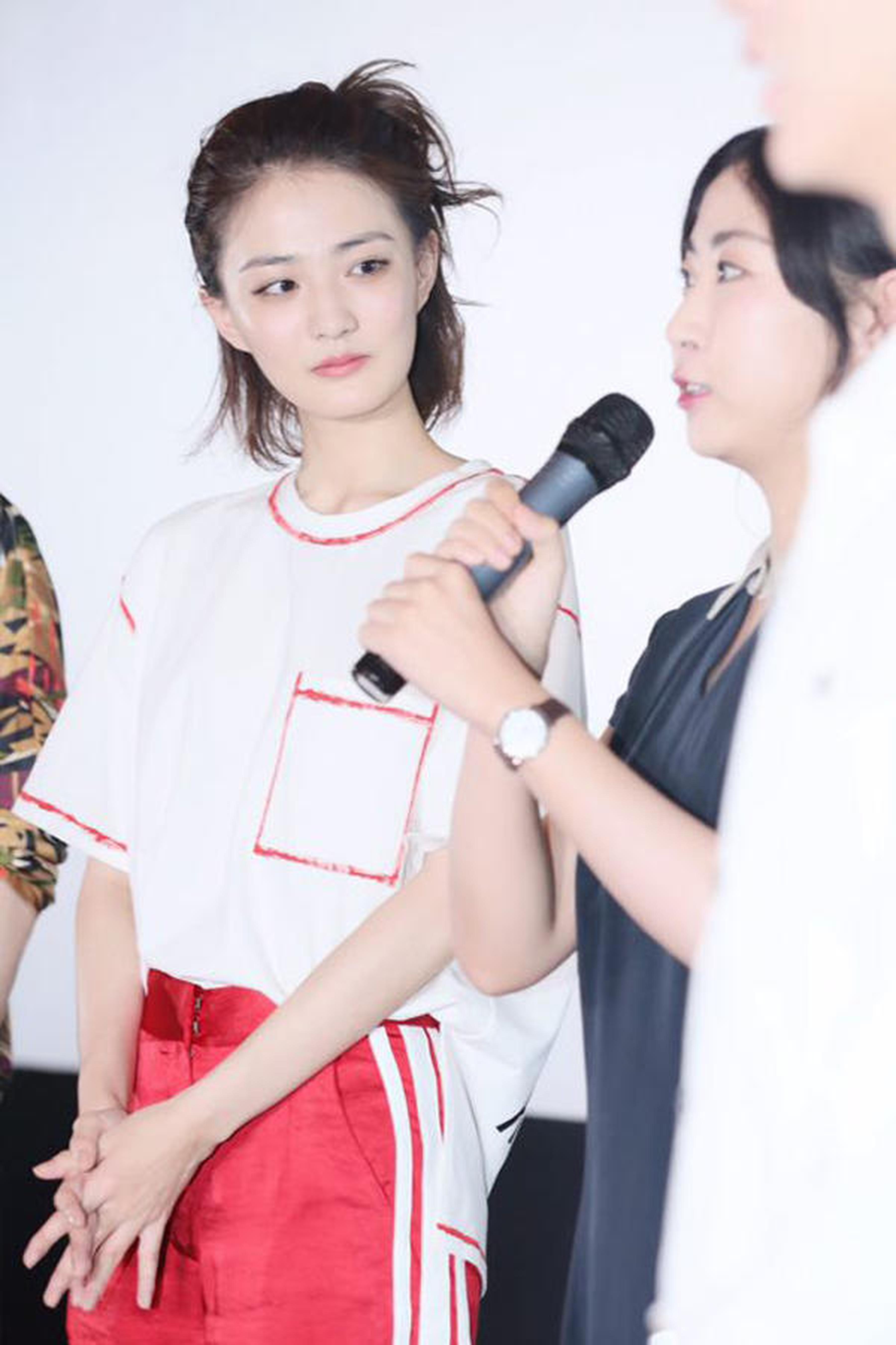 《闪光少女》主演徐璐在弹幕场与粉丝见面