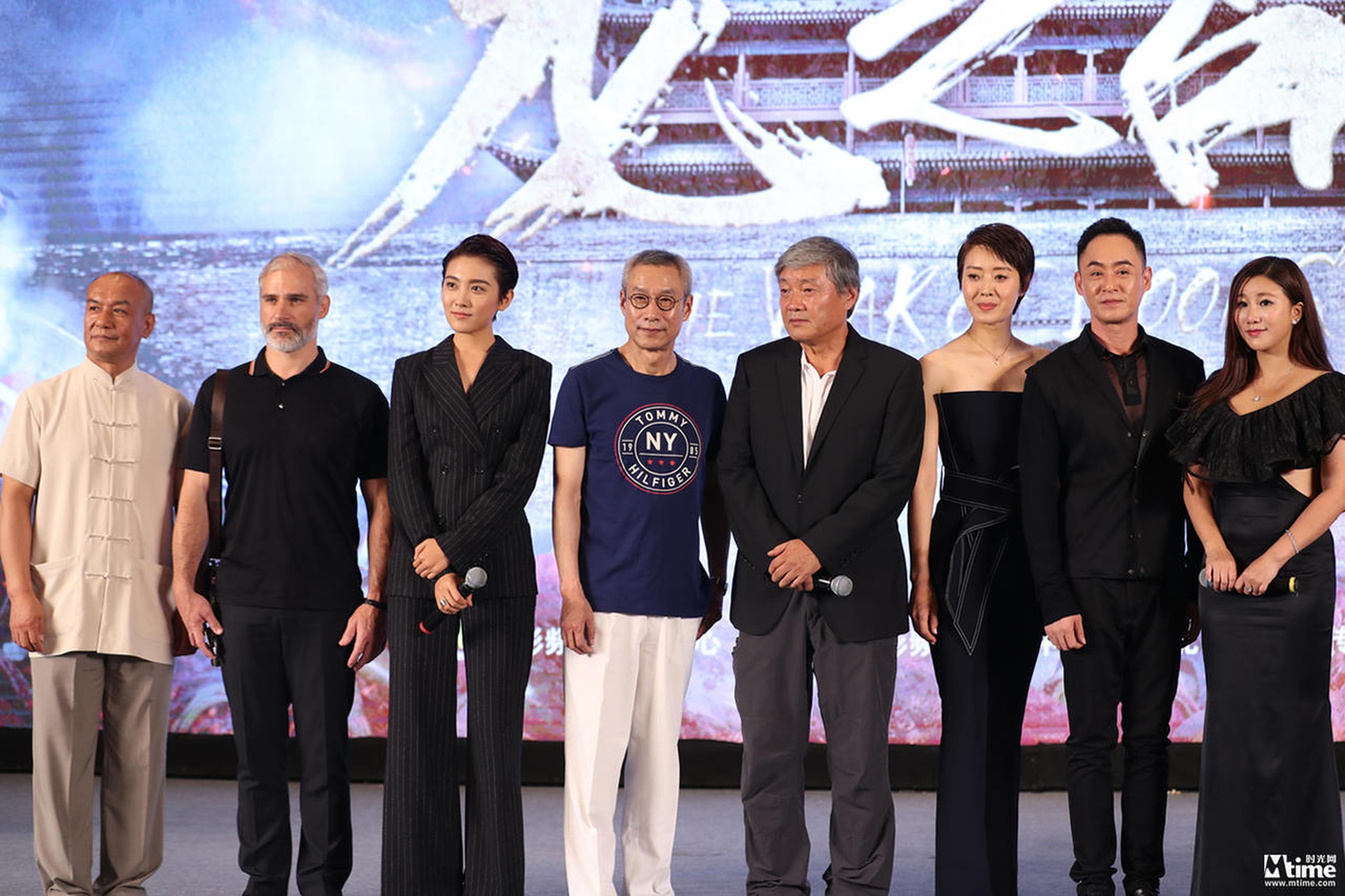 媒体群访环节《龙之战》主创合影