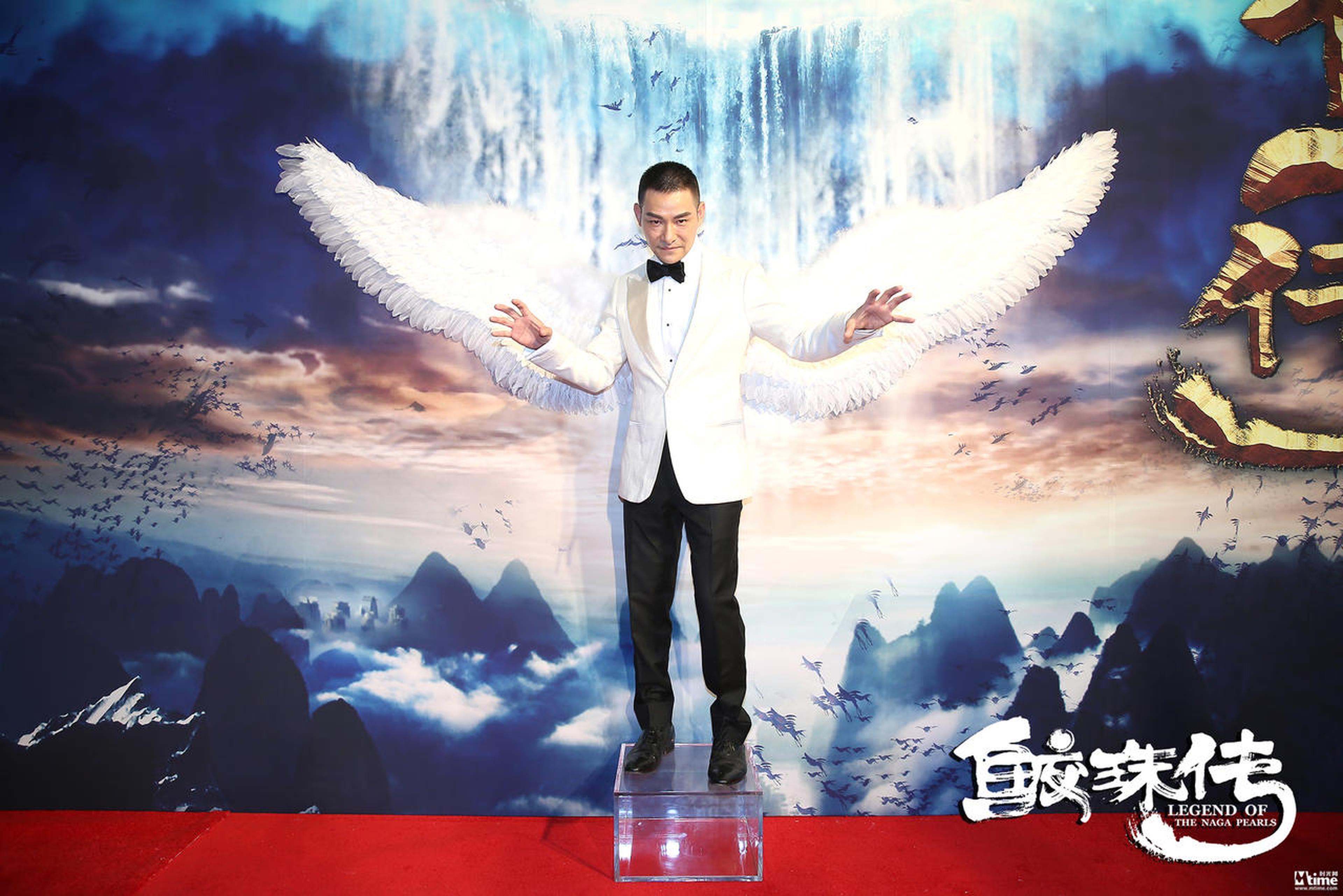 演员杜奕衡现身首映礼