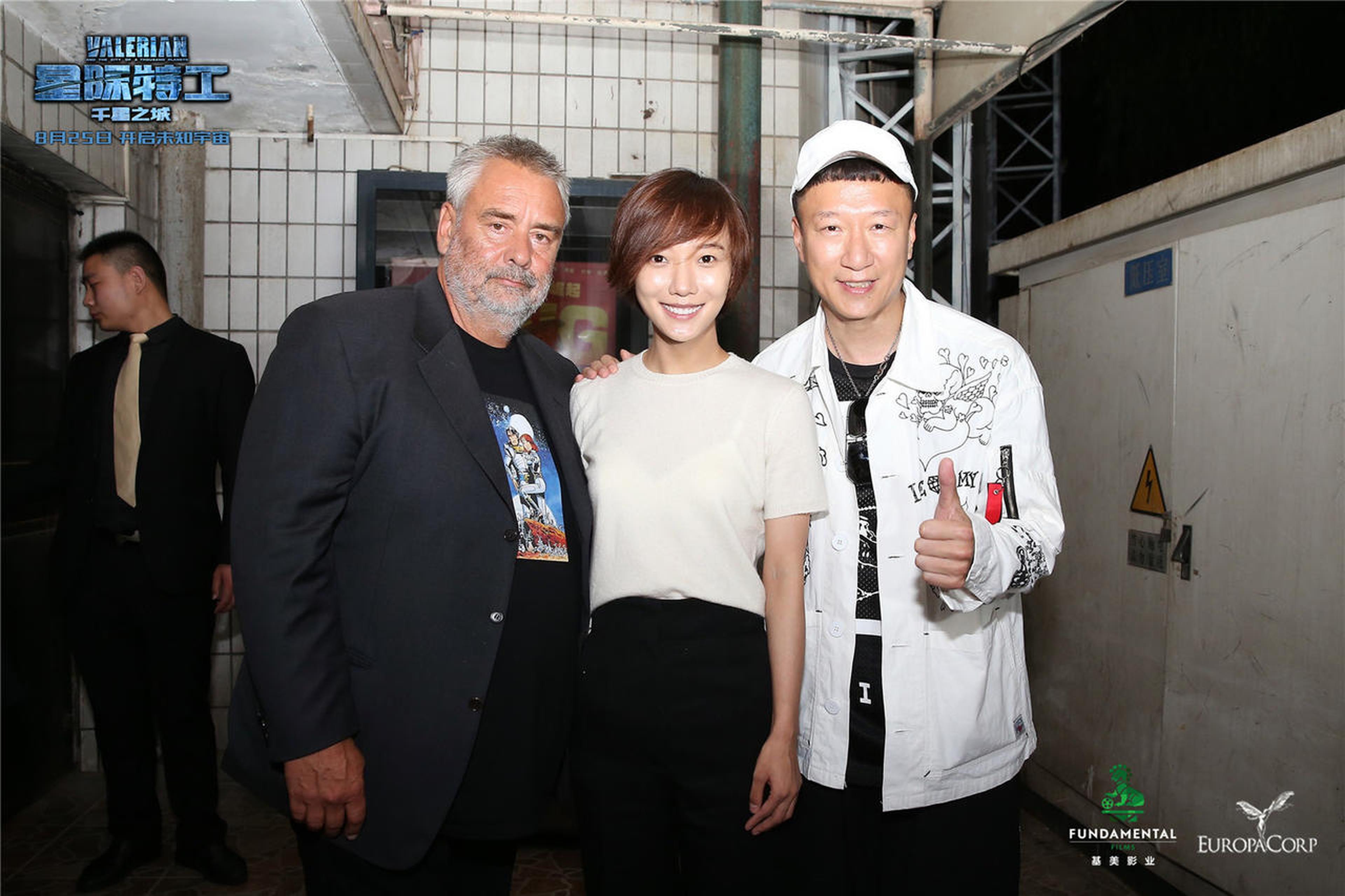 贝松与王珞丹、孙红雷合影