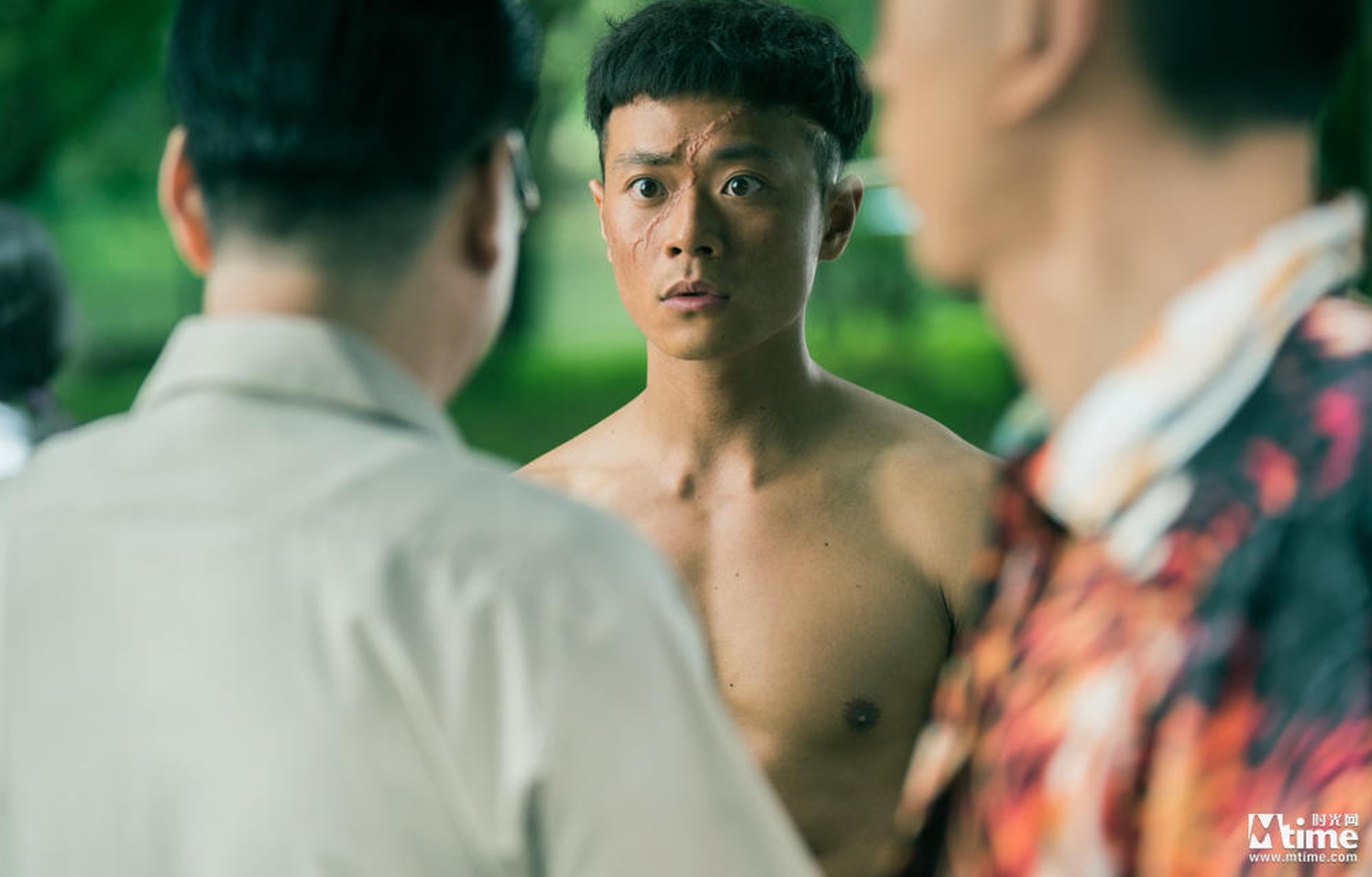 小“沉香”曹骏长成肌肉男
