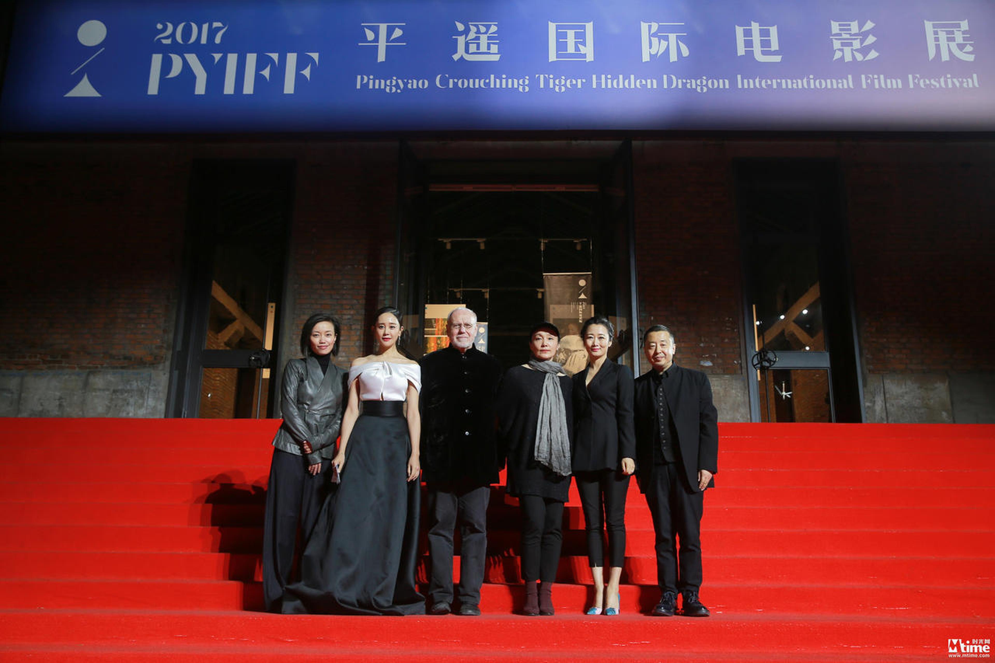 11月2日平遥国际电影展平遥之夜红毯，马克·穆勒主席，贾樟柯导演，著名演员赵涛，中国影片《A测试》主创