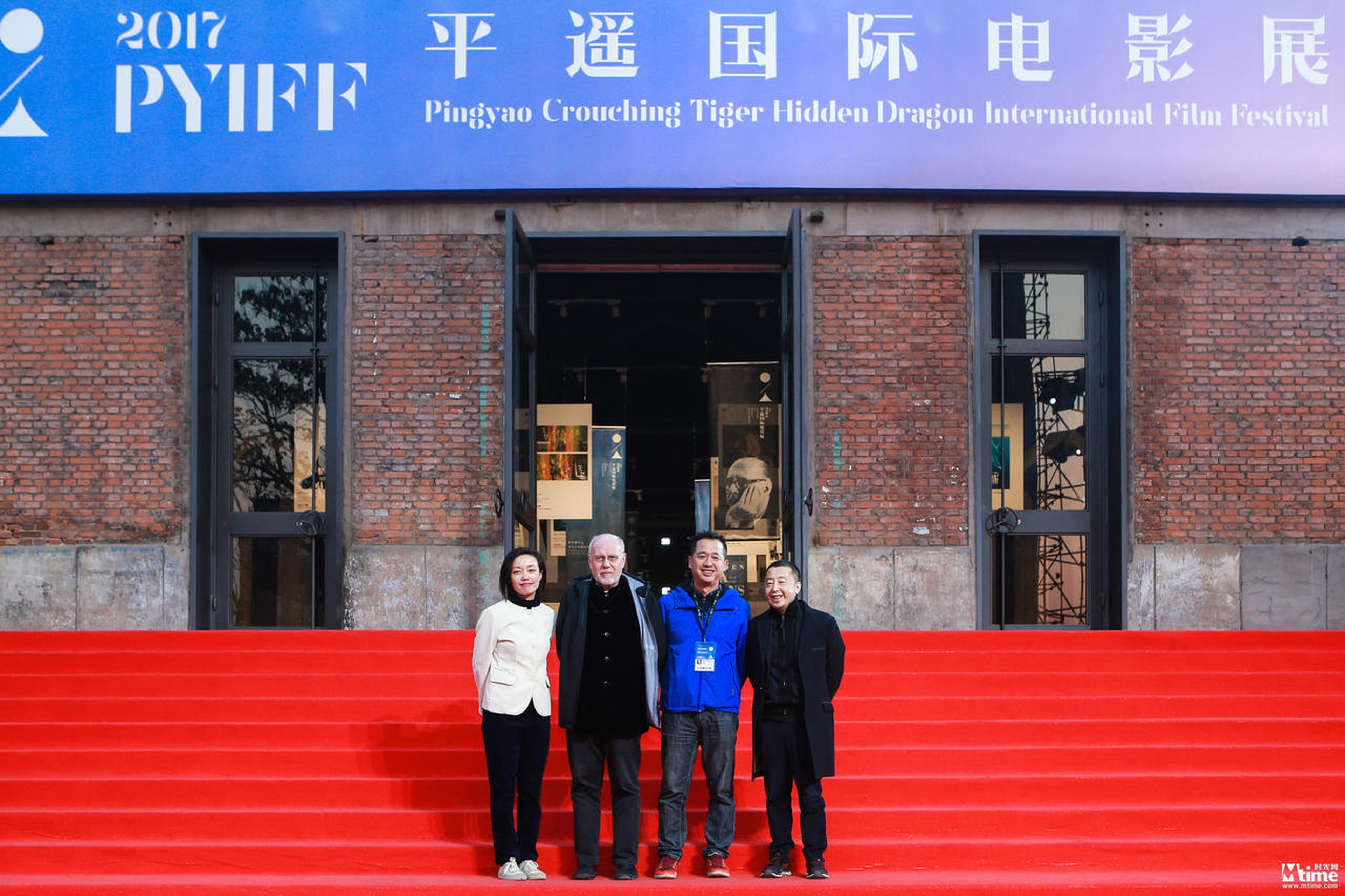 11月4日平遥国际电影展首映红毯，影展首席执行官梁嘉艳女士，著名摄影师罗攀先生，影展艺术总监马可·穆勒先生，影展创始人贾樟柯导演
