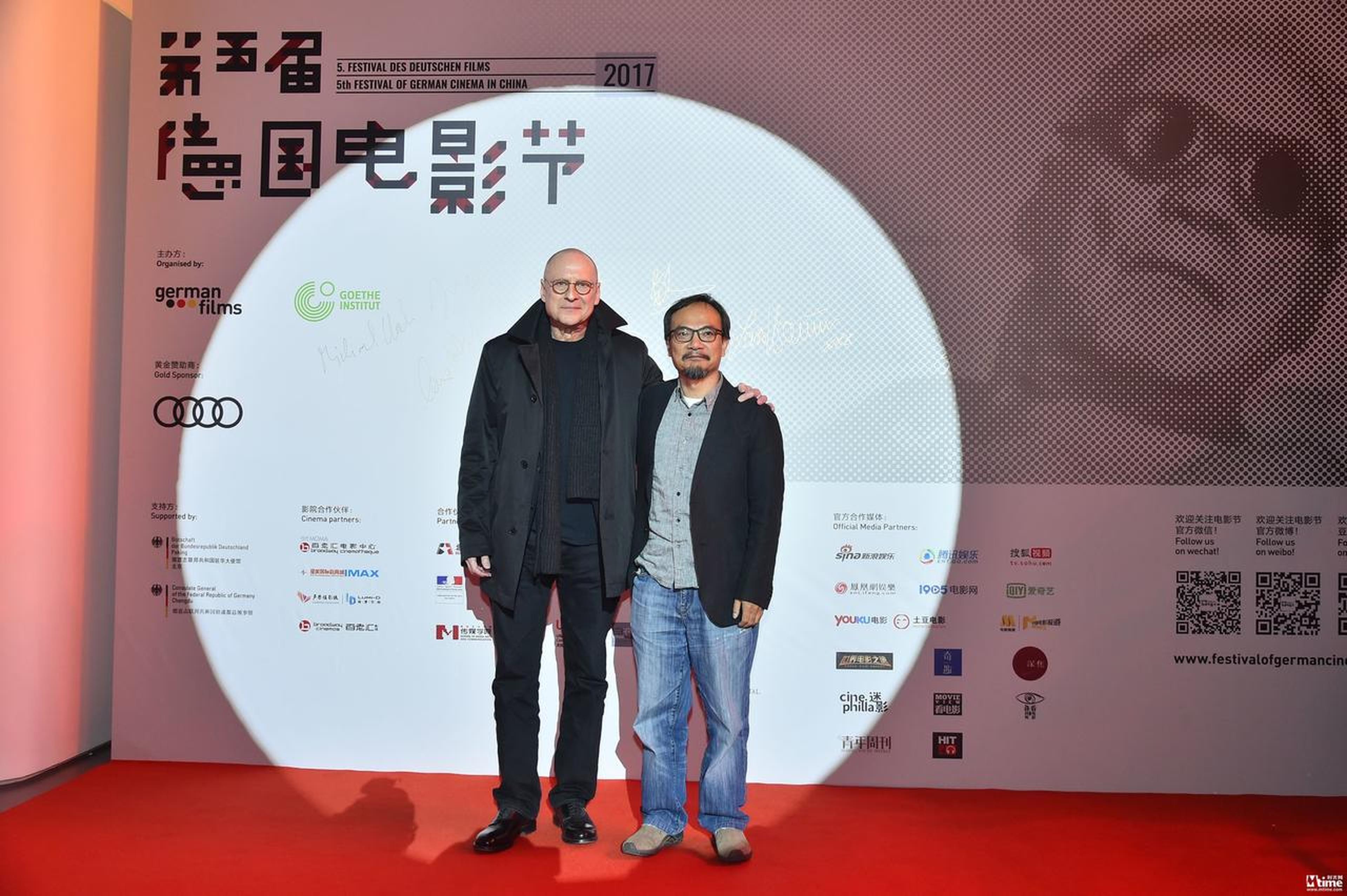 北京开幕片《光芒渐近的年代》导演马蒂·吉斯切内克和德国电影节推广大使刘健导演