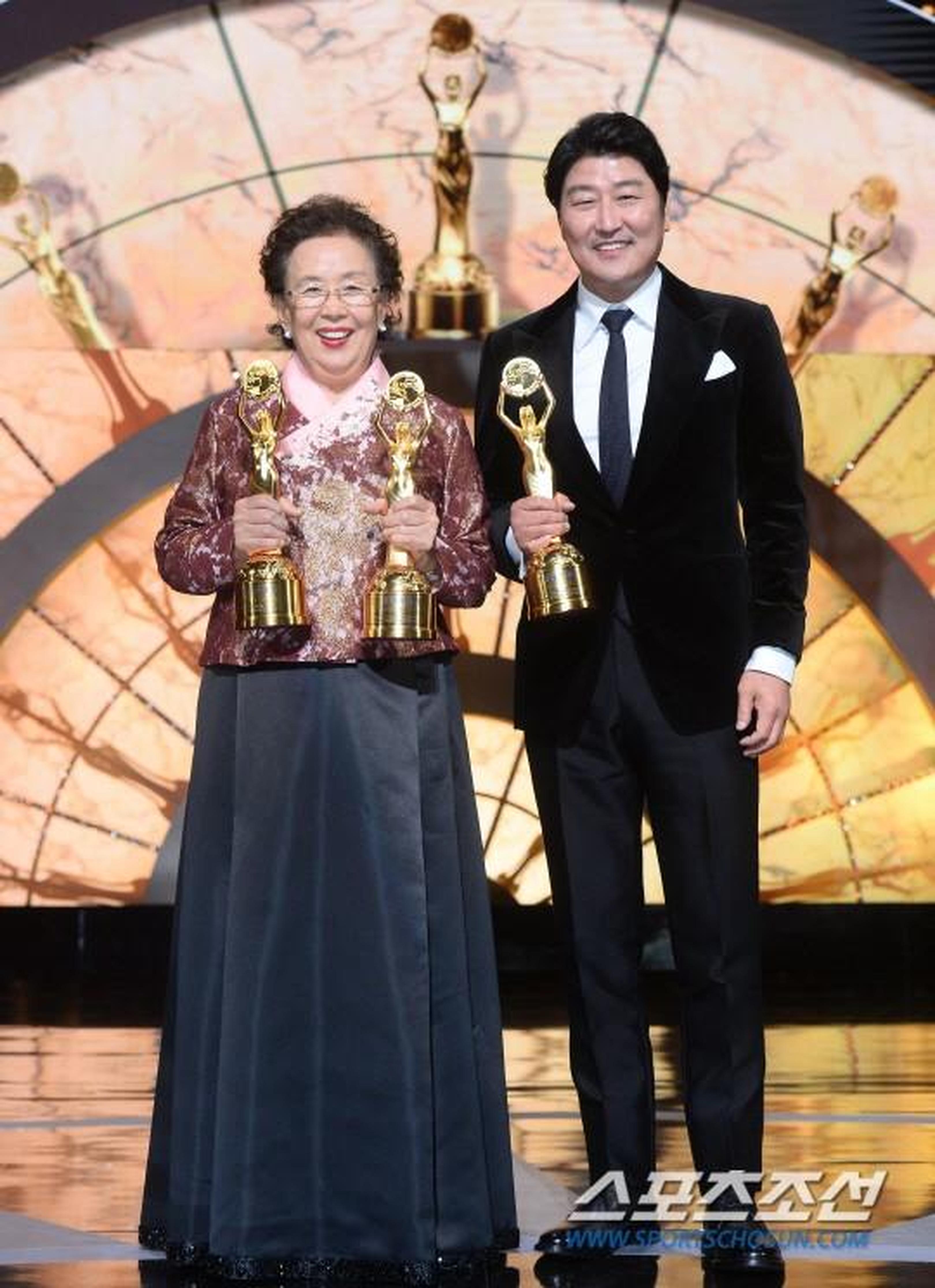 宋康昊罗文熙获得最佳男女演员奖