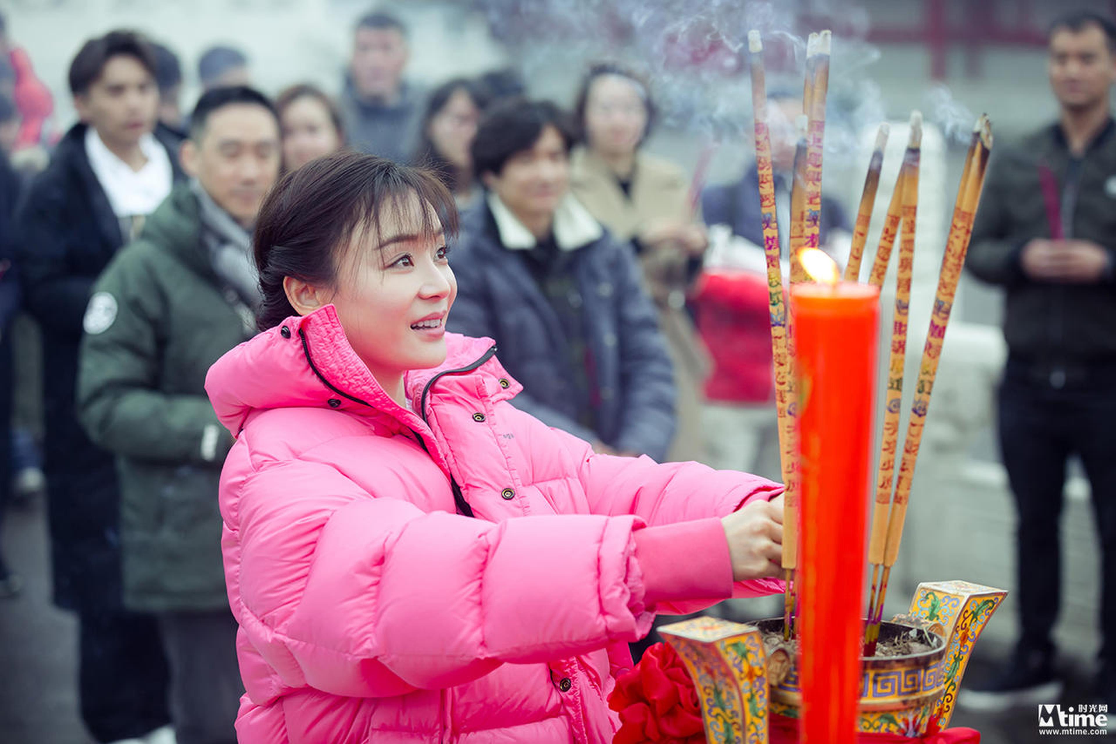 袁姗姗现身开机仪式