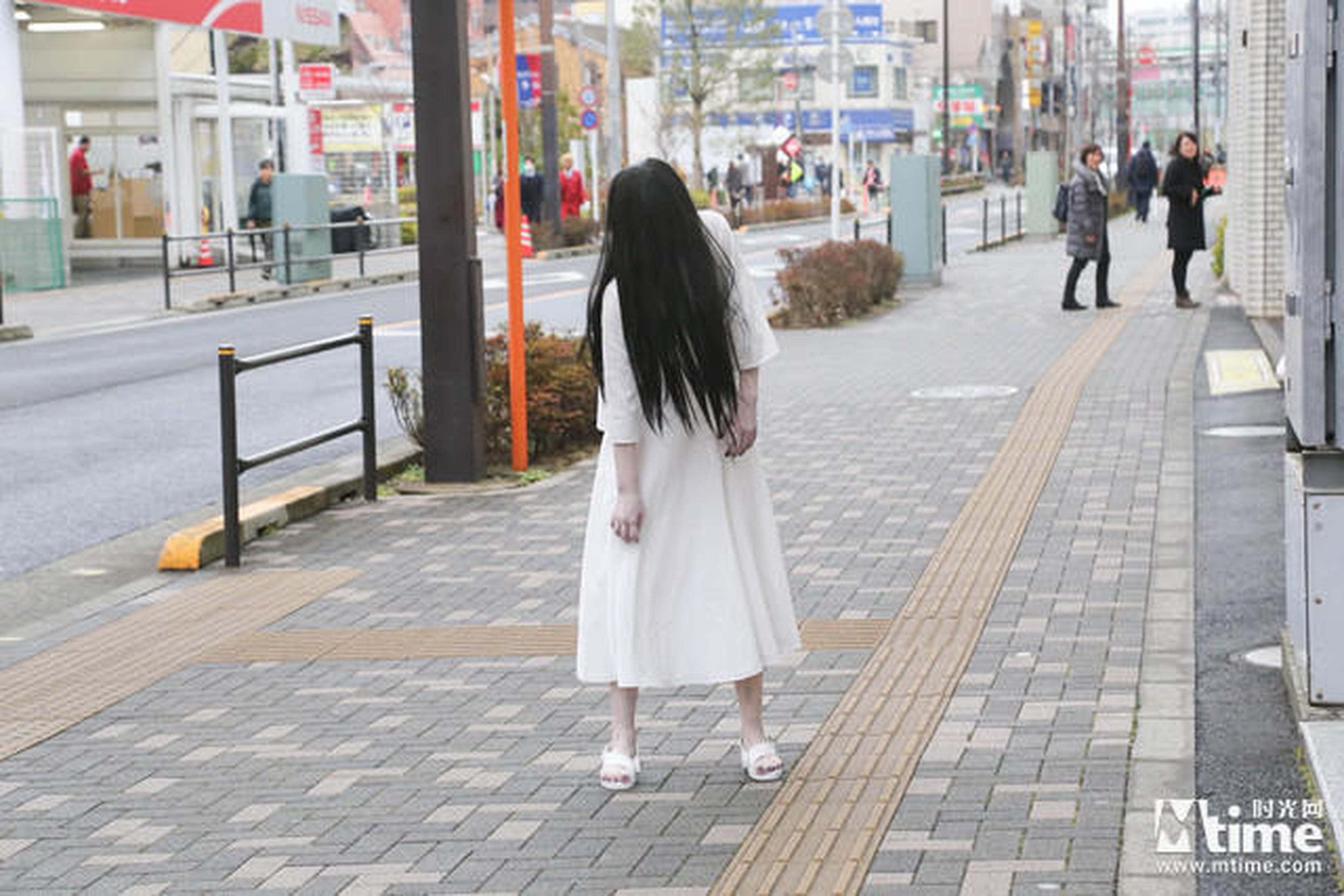 贞子出没街头