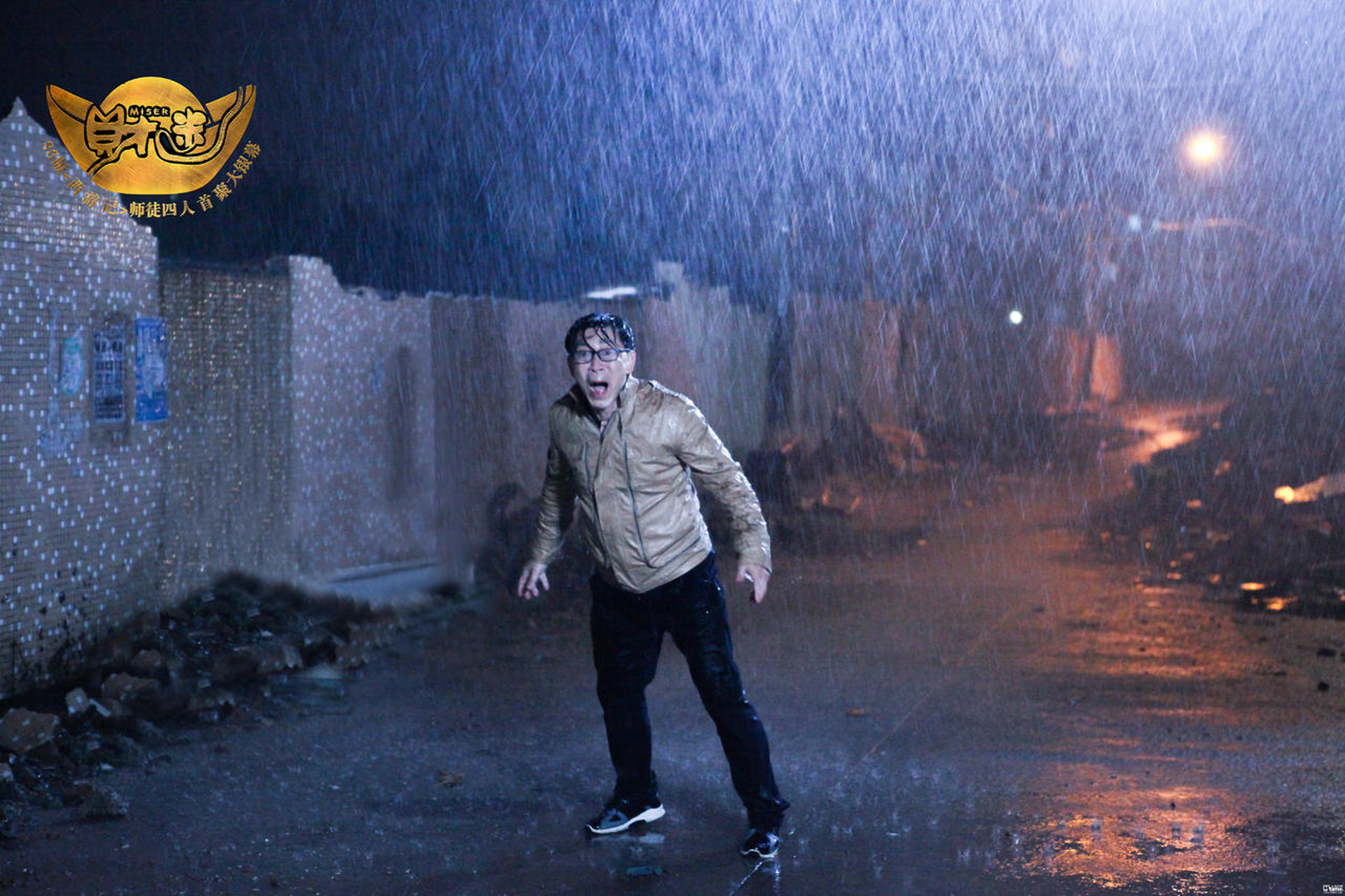六小龄童冒雨拒用替身
