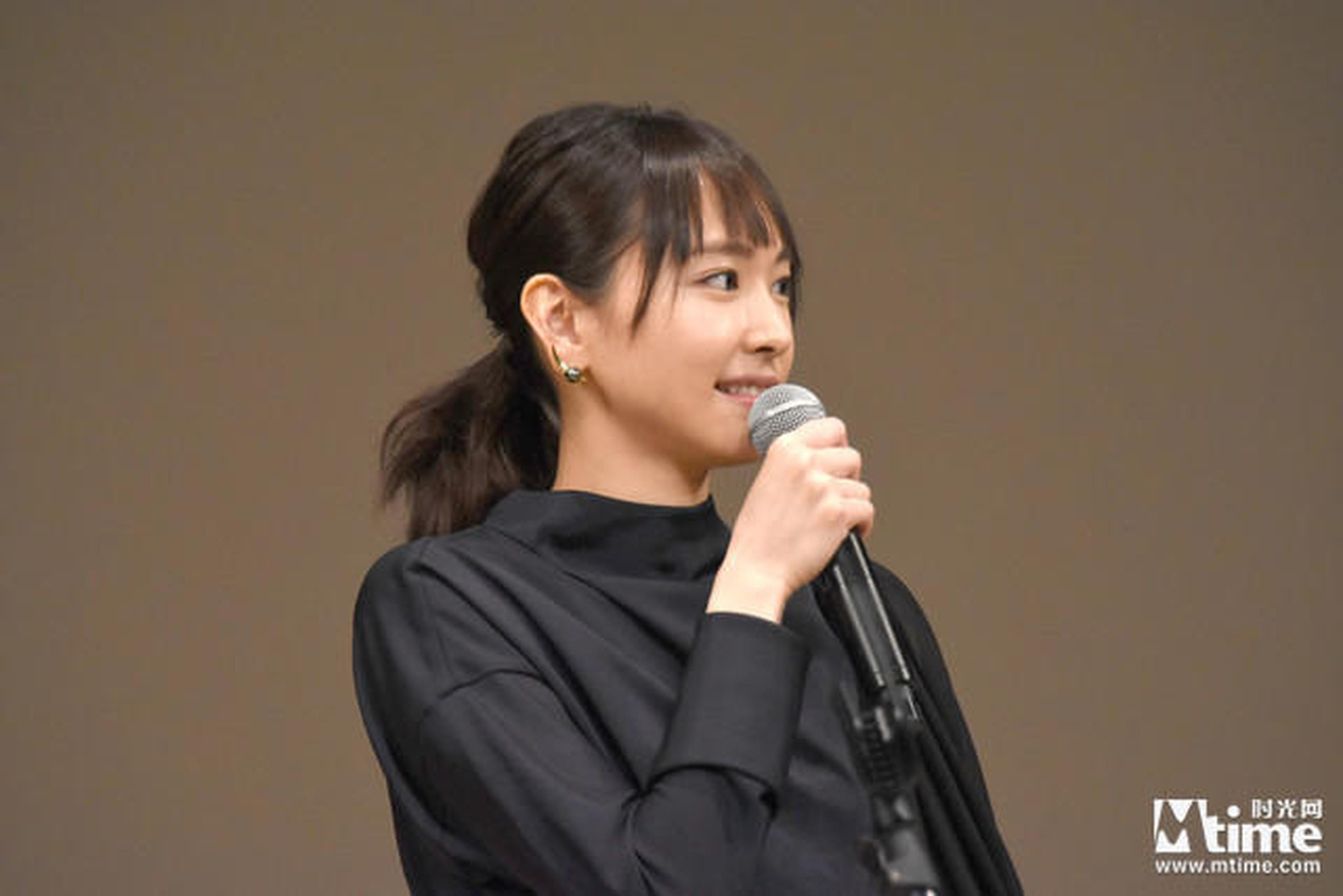 侧脸也很可爱